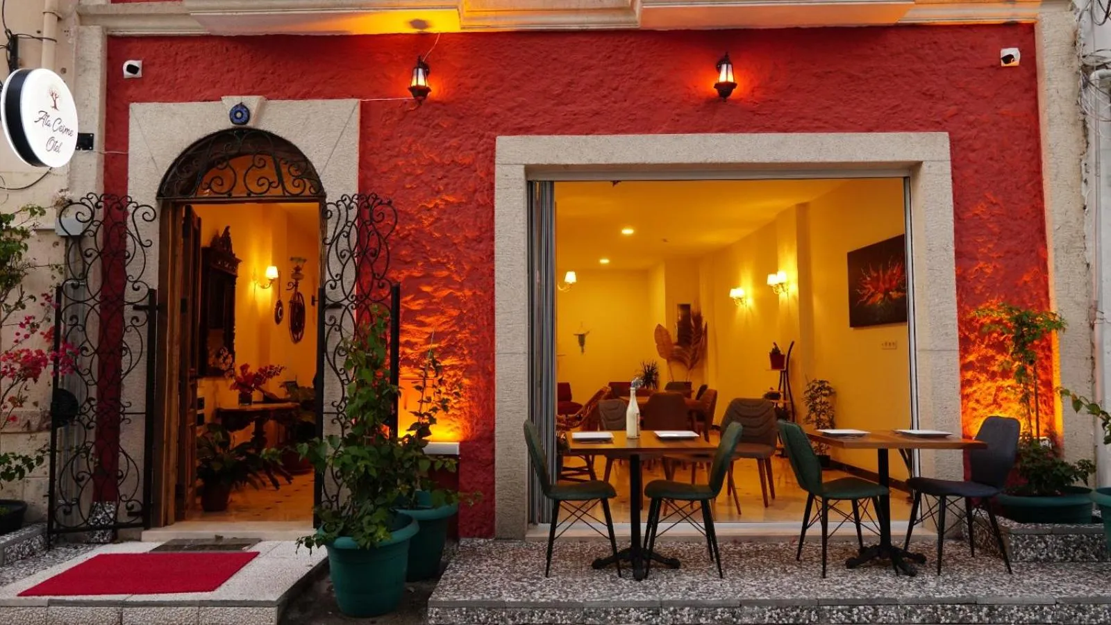 Facade/entrance in AtaÇesme Otel