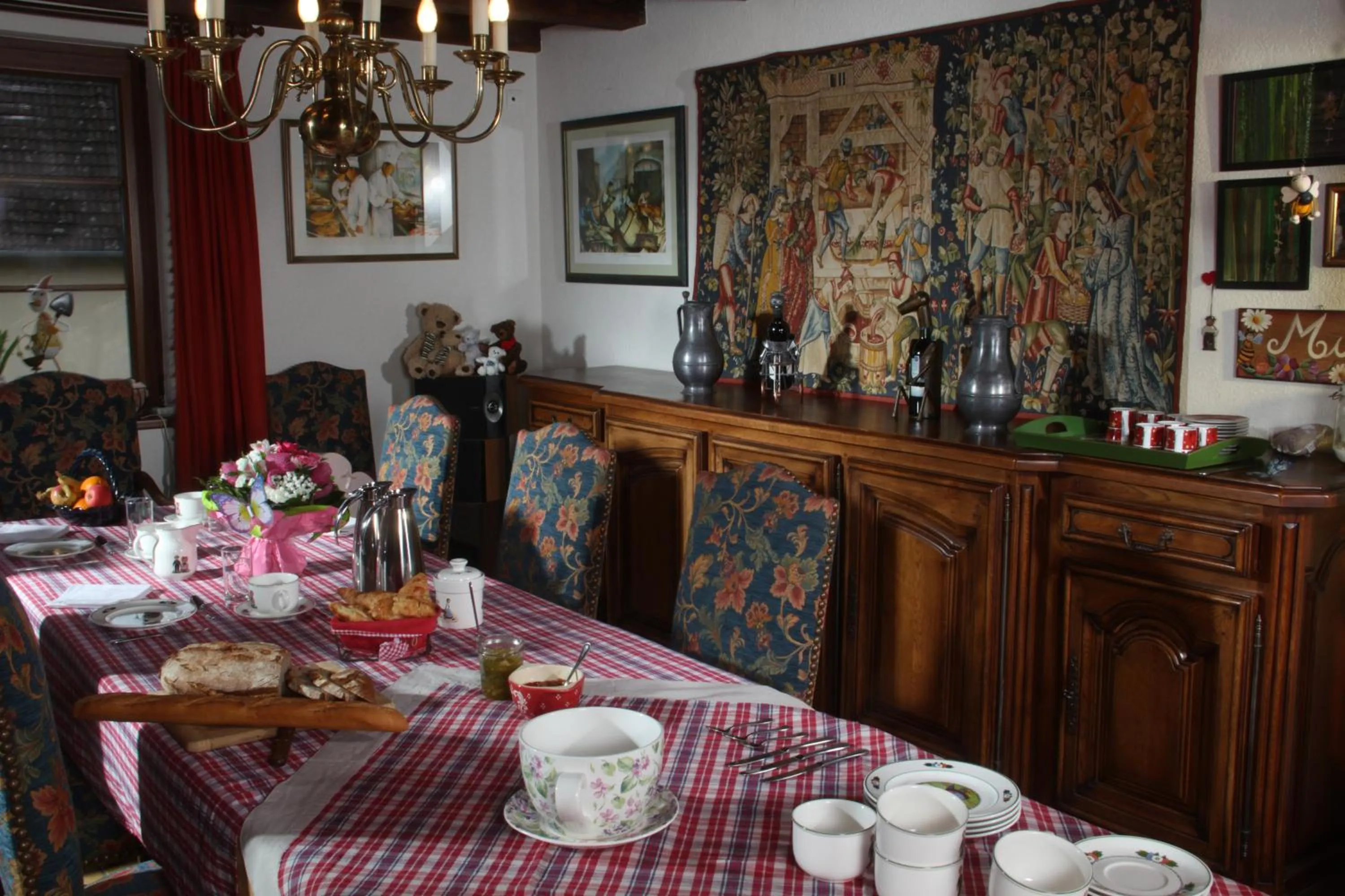 Food and drinks in Maison d'hôtes La Cerisaie