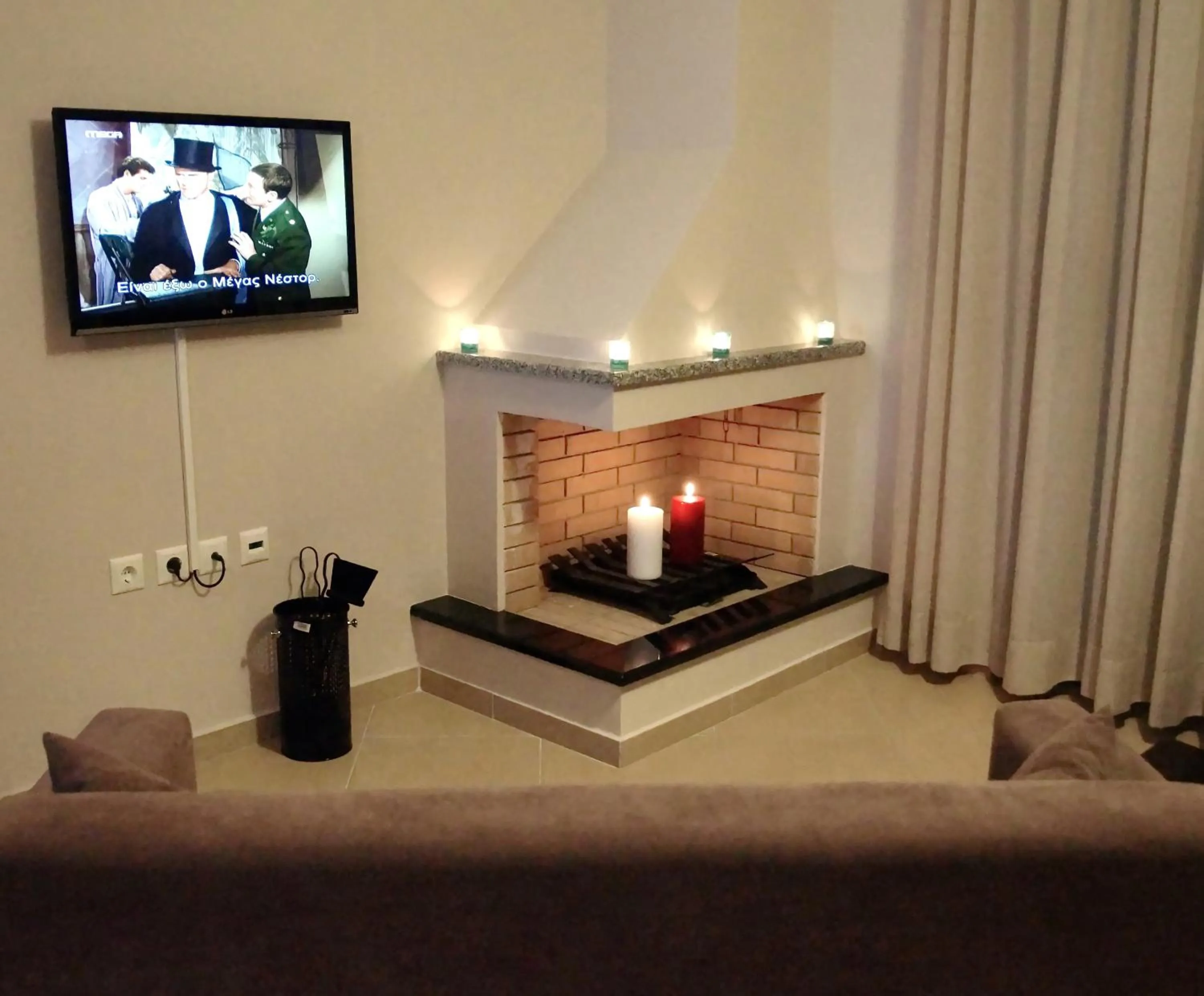 TV and multimedia in Cavos Fokidos