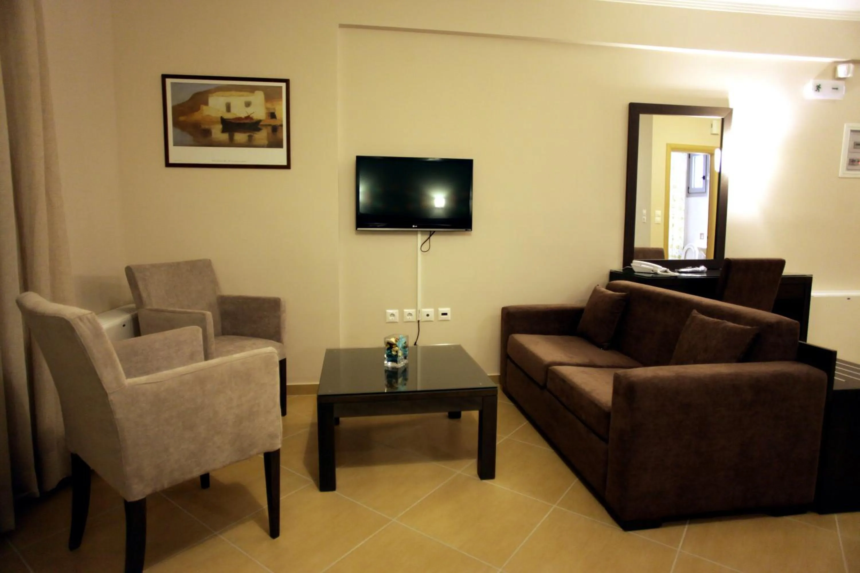 TV and multimedia in Cavos Fokidos