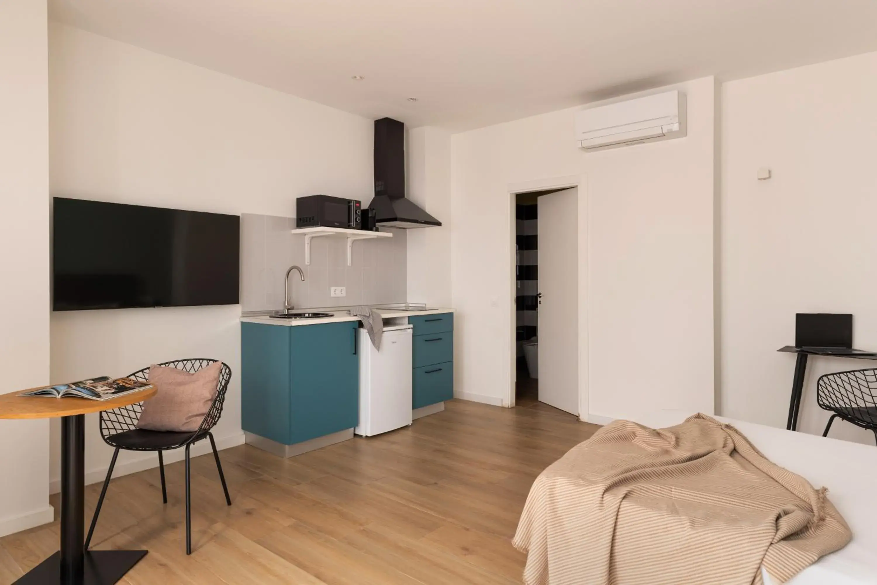 Kitchen or kitchenette in Apartamentos Líbere Valencia Abastos Kitchen or kitchenette in Apartamentos Líbere Valencia Abastos