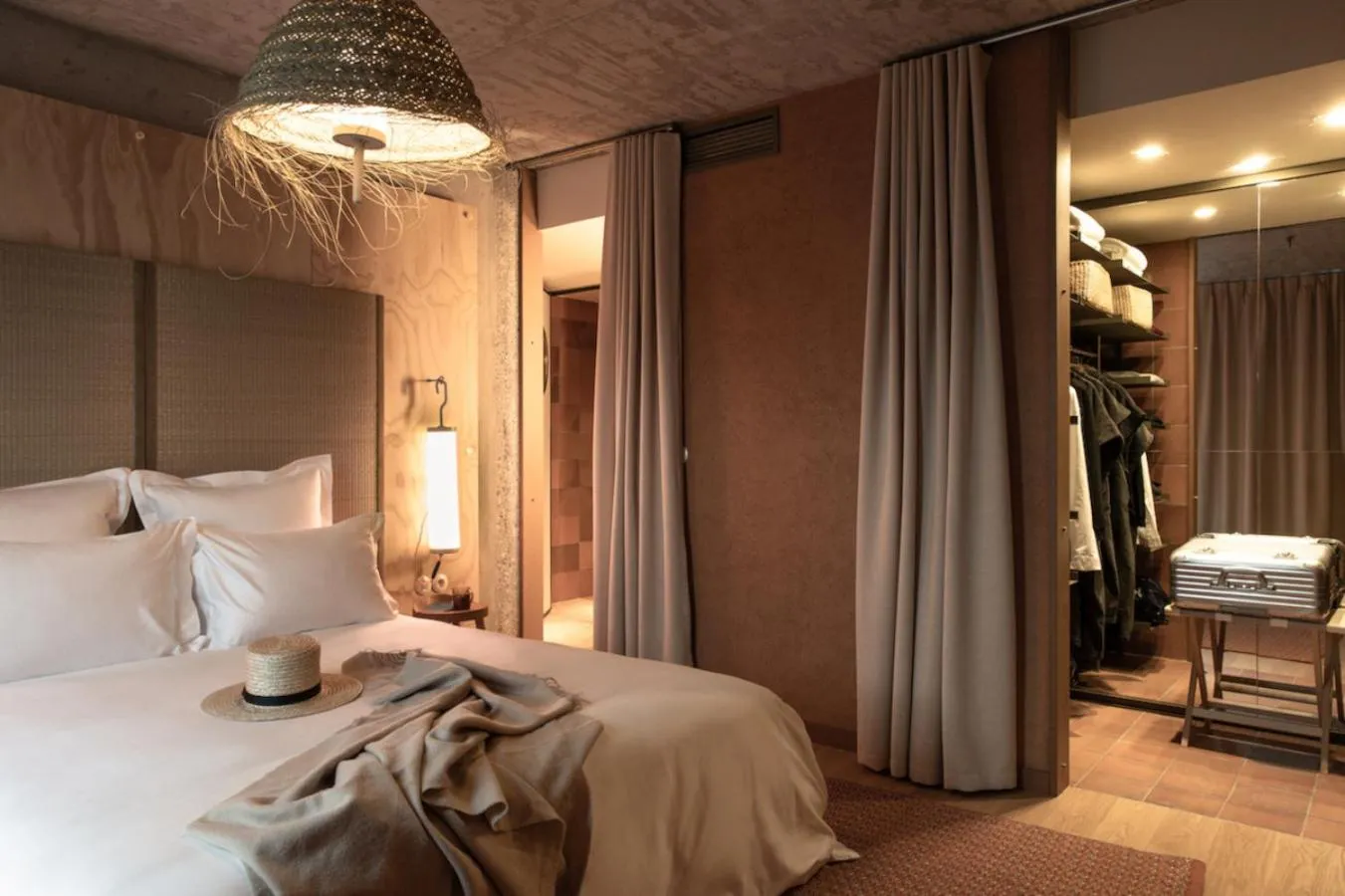 Bedroom, Bed in MOB House