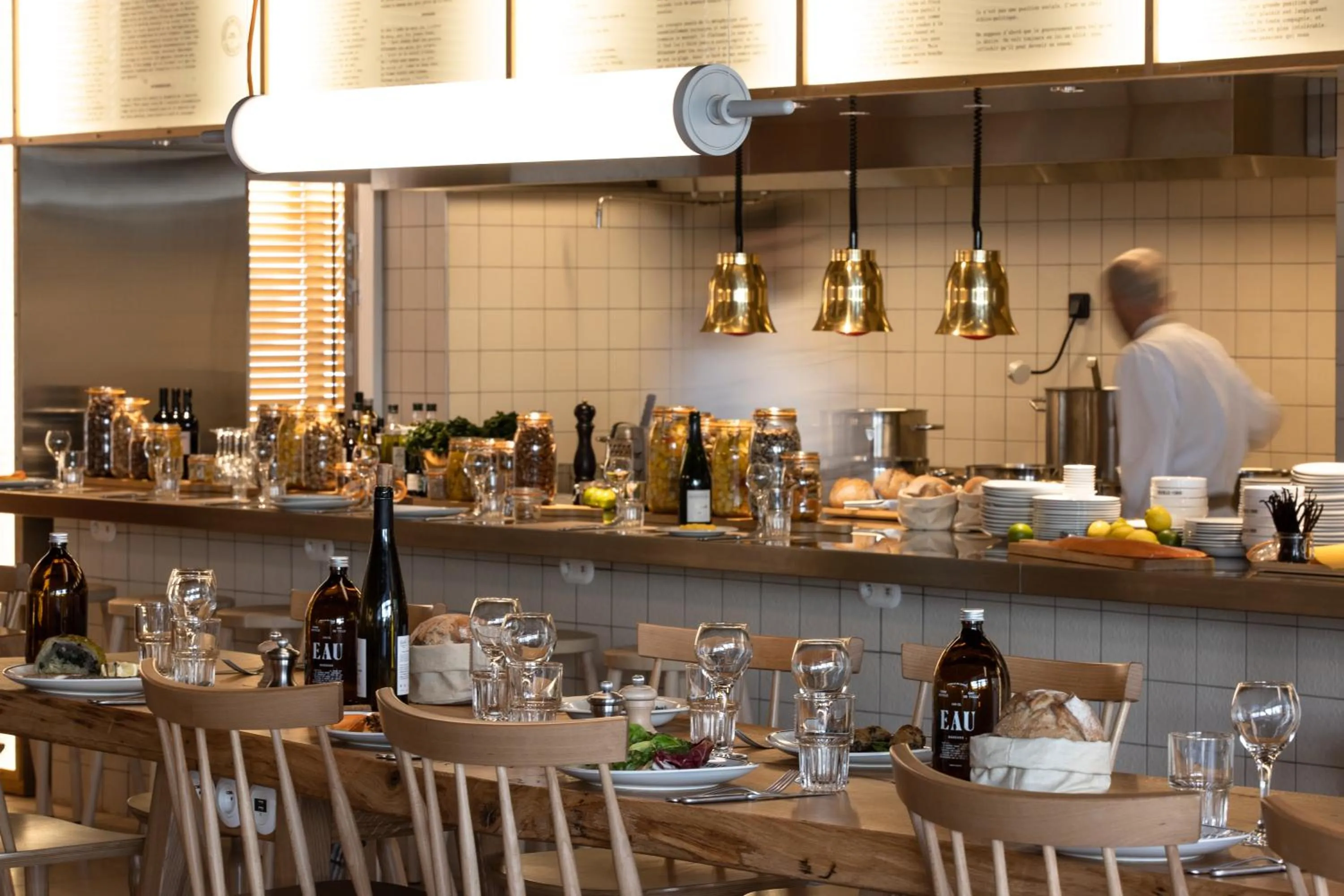 Restaurant/places to eat in MOB House