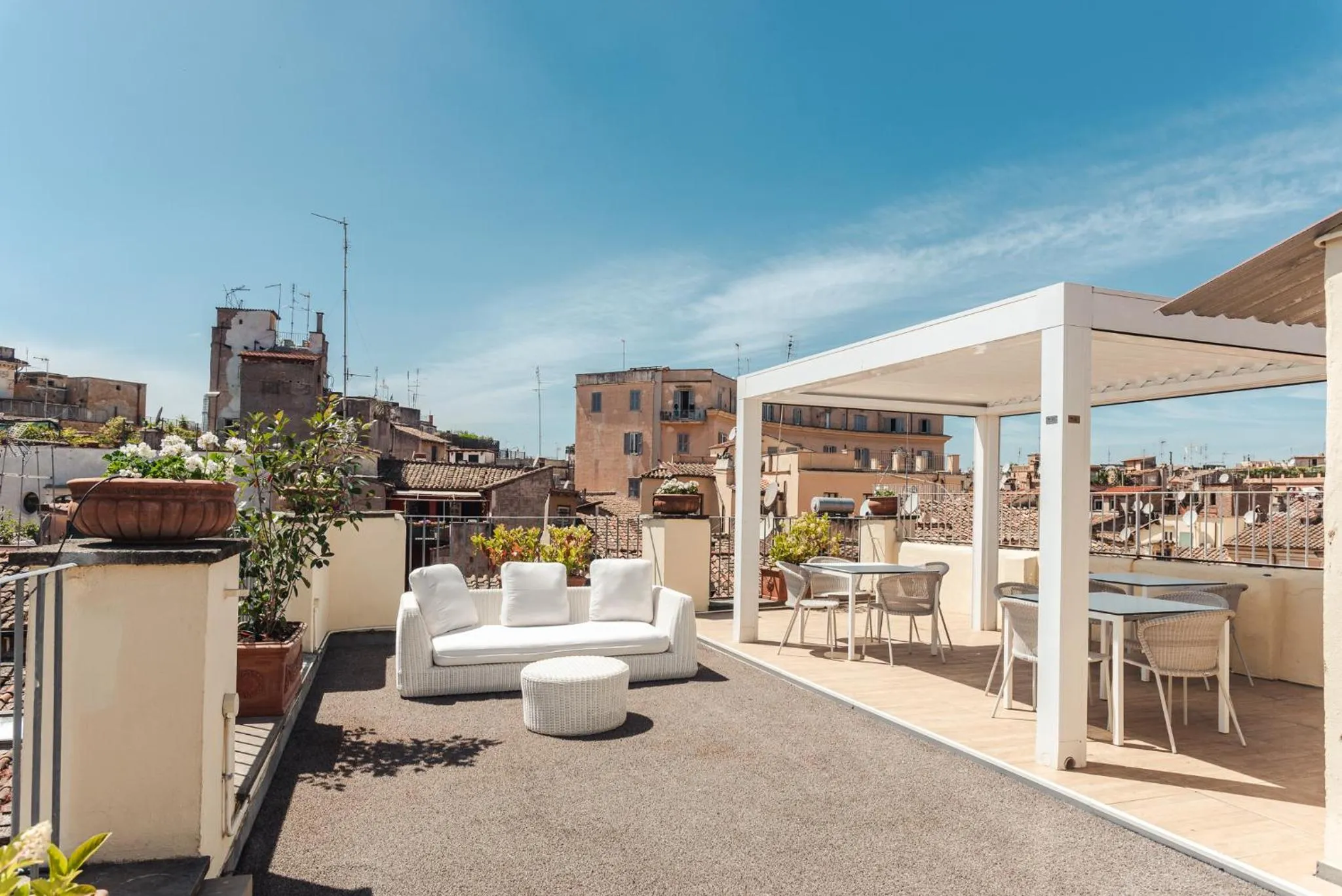 Restaurant/places to eat in Nikis Collection Navona