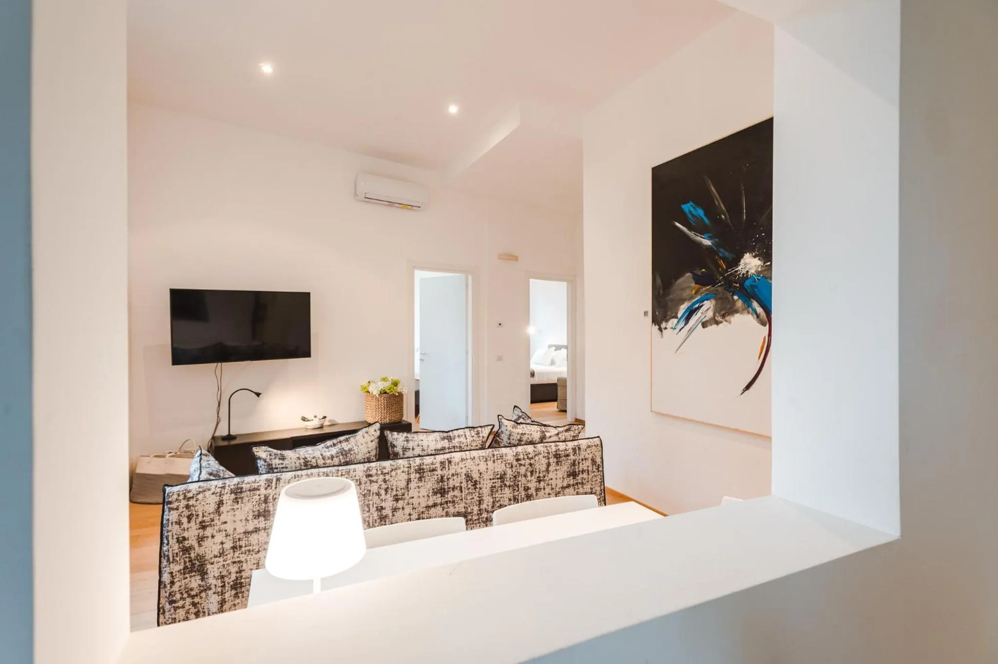 TV and multimedia in Nikis Collection Navona