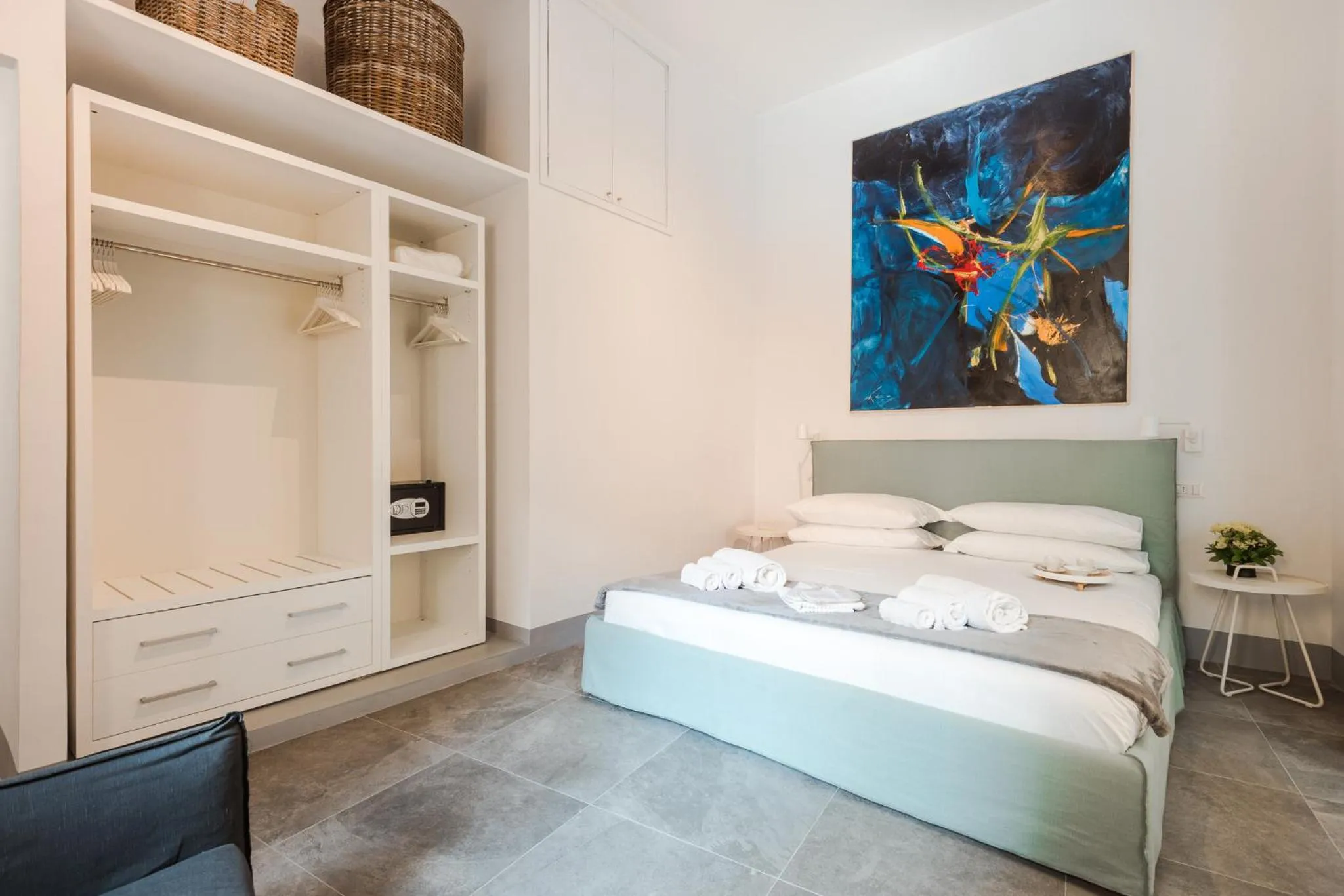 Photo of the whole room, Bed in Nikis Collection Navona