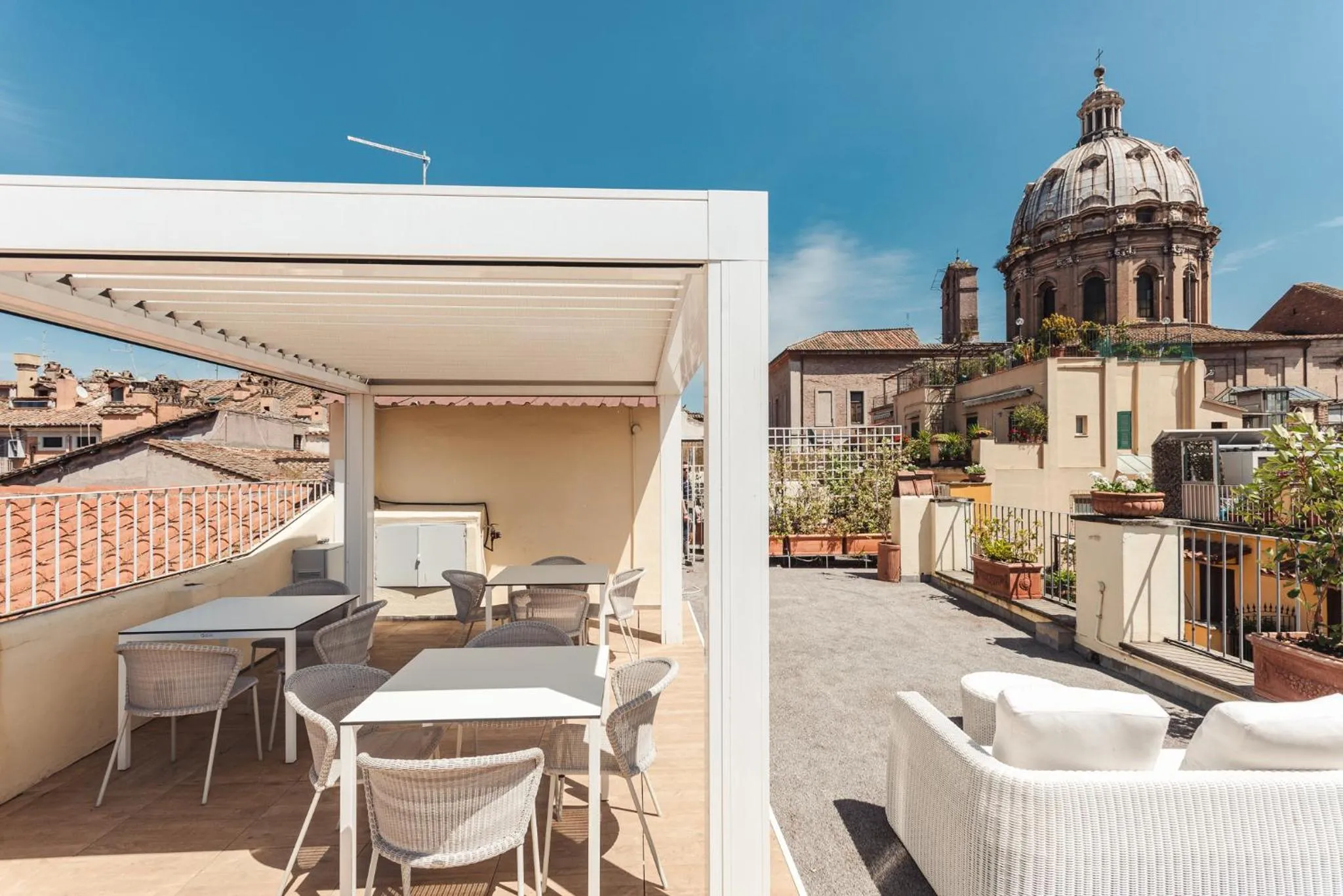 Restaurant/places to eat in Nikis Collection Navona