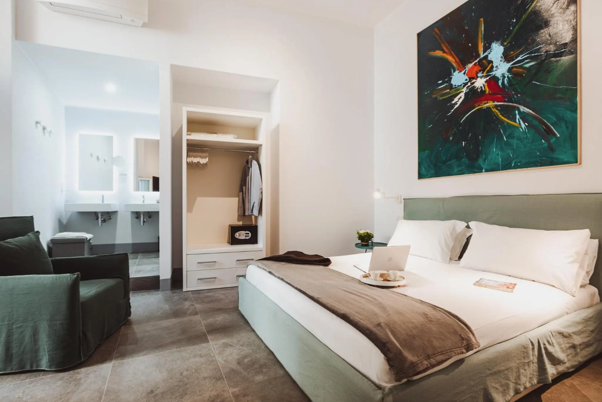 Photo of the whole room, Bed in Nikis Collection Navona