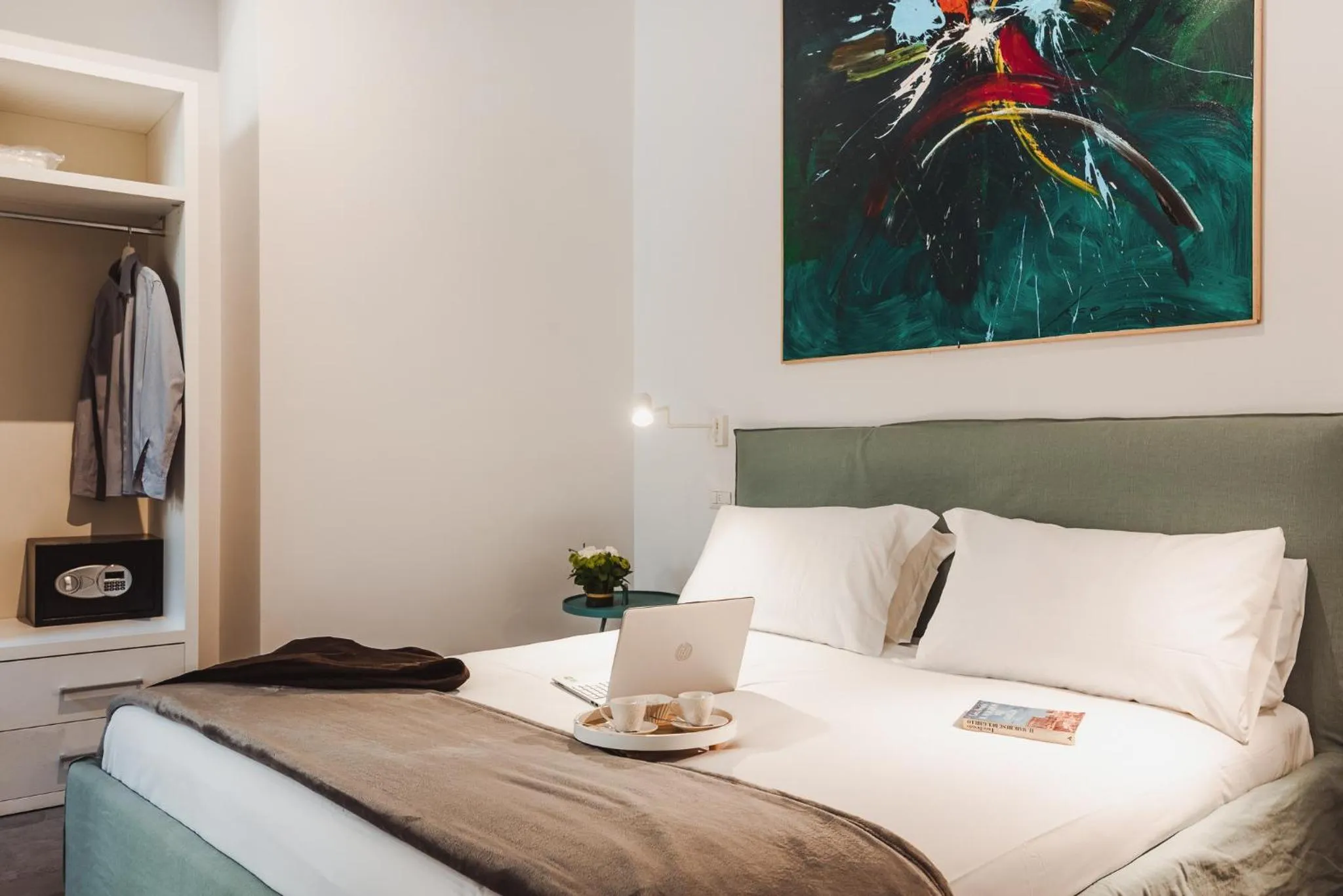 Photo of the whole room, Bed in Nikis Collection Navona