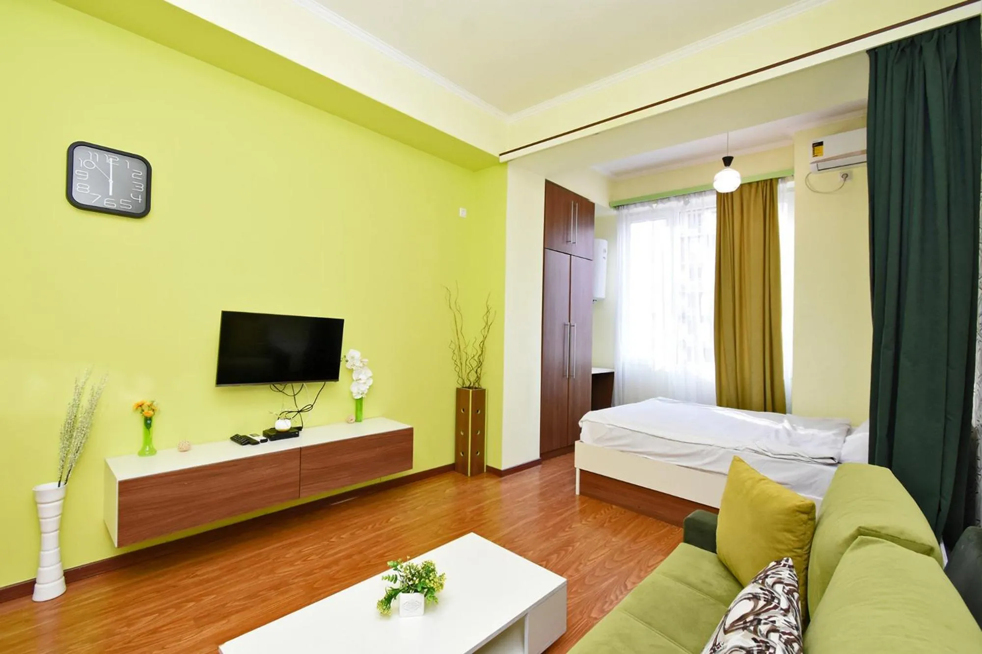 Communal lounge/ TV room, Bed in Umba Apartment N6 - new building