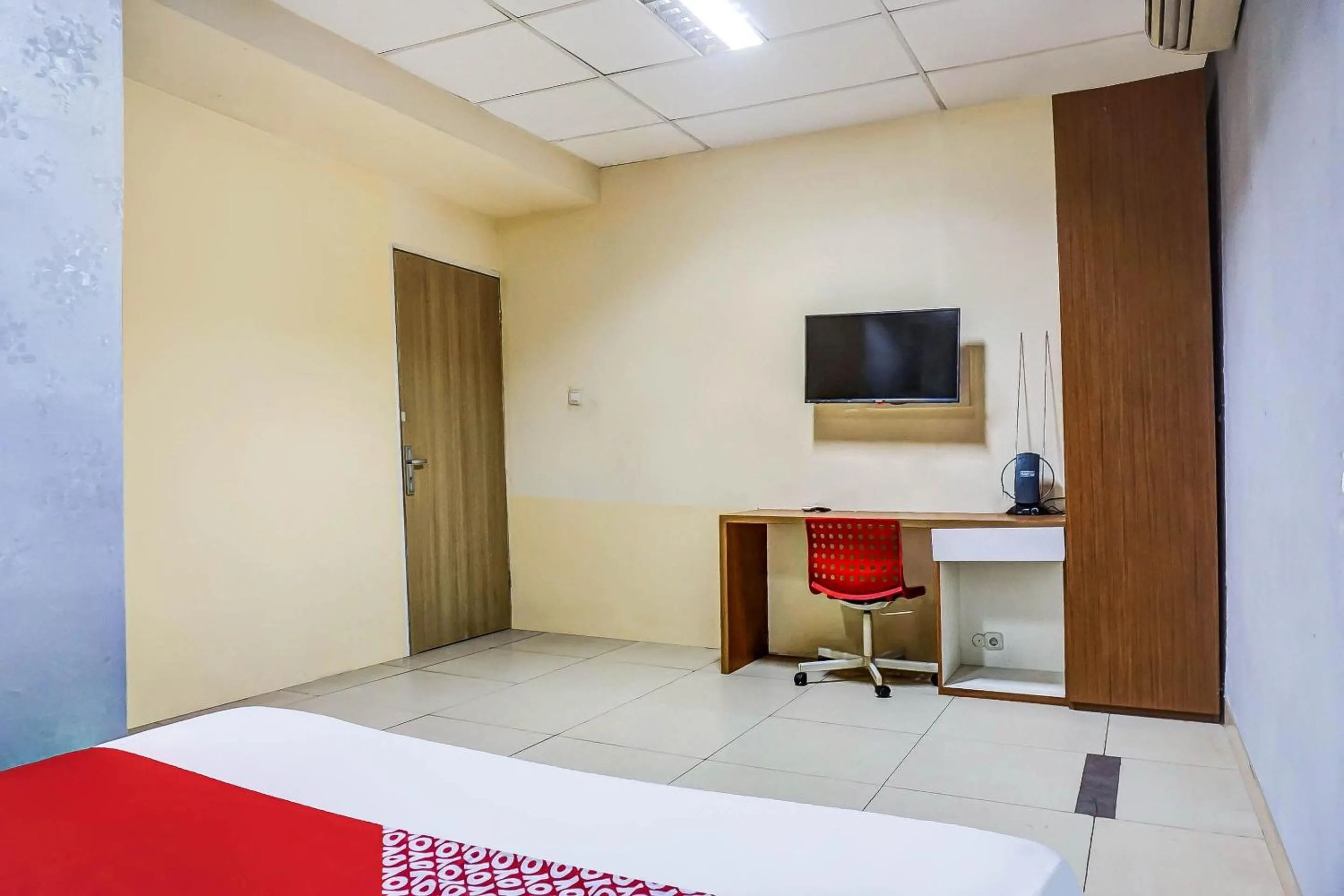 Bedroom in OYO 90872 Coolz Homestay Tebet Near TIS Square Near TIS Square