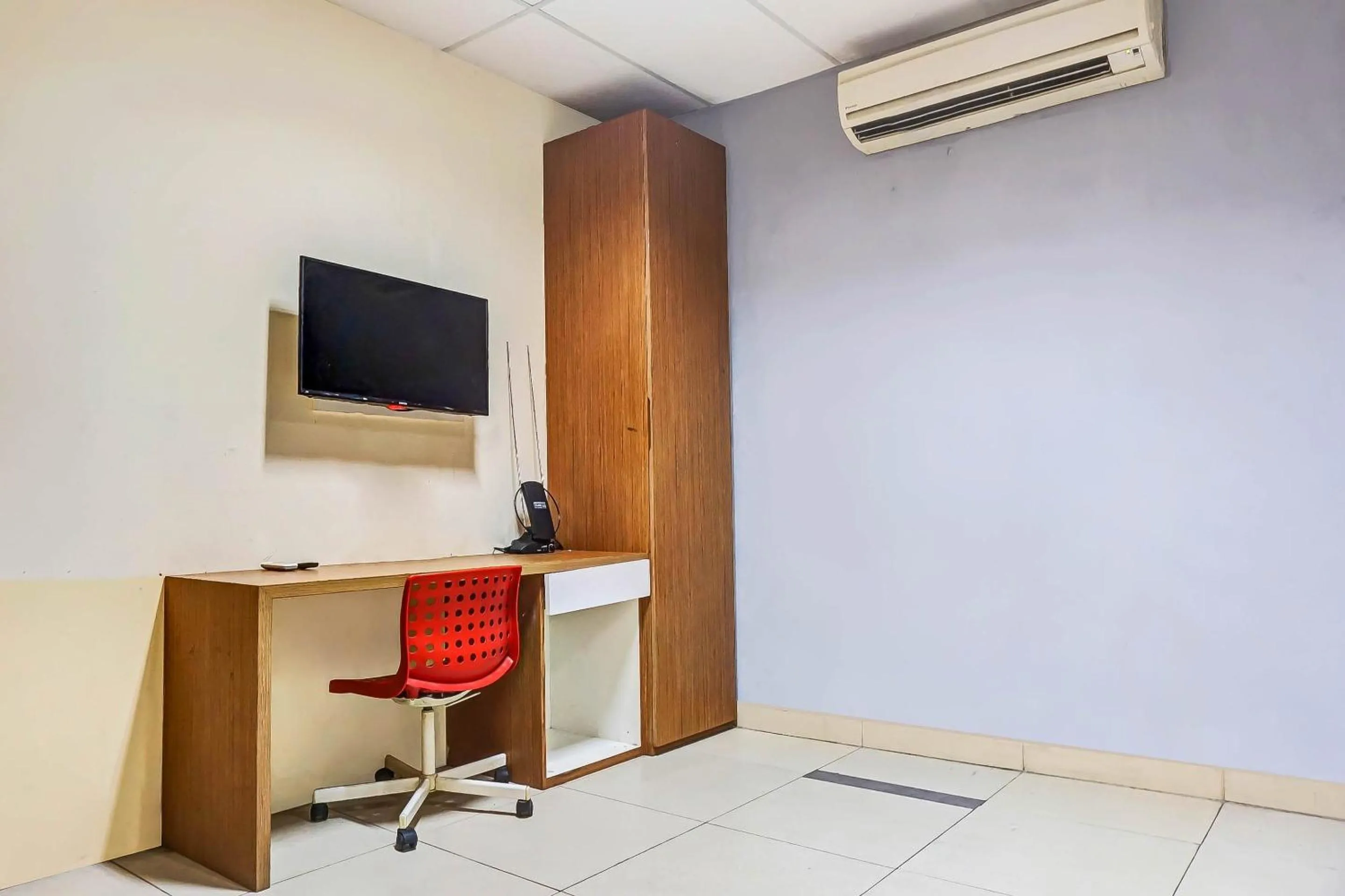 Bedroom in OYO 90872 Coolz Homestay Tebet Near TIS Square Near TIS Square