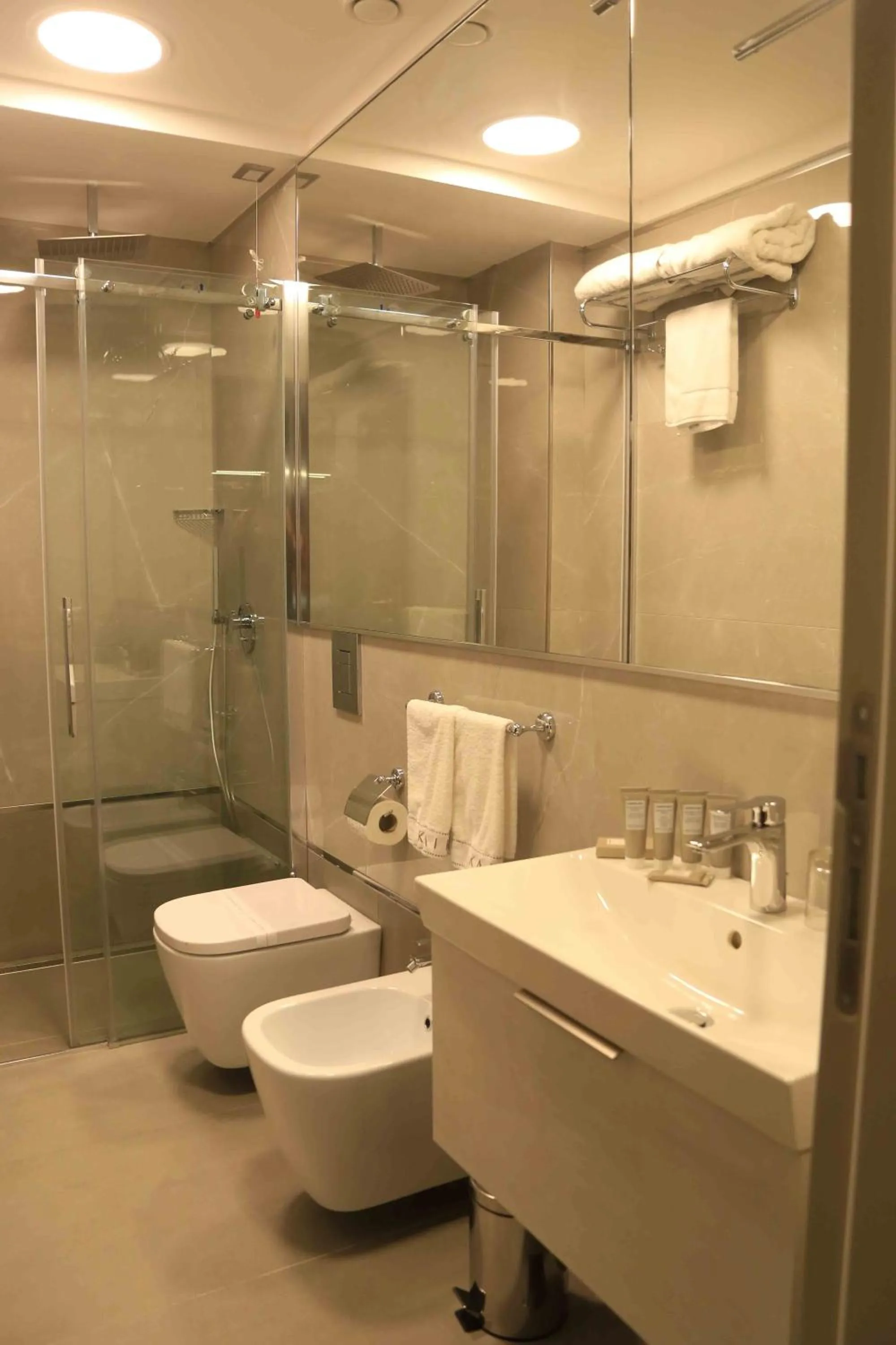 Bathroom in Kairos Resort & SPA