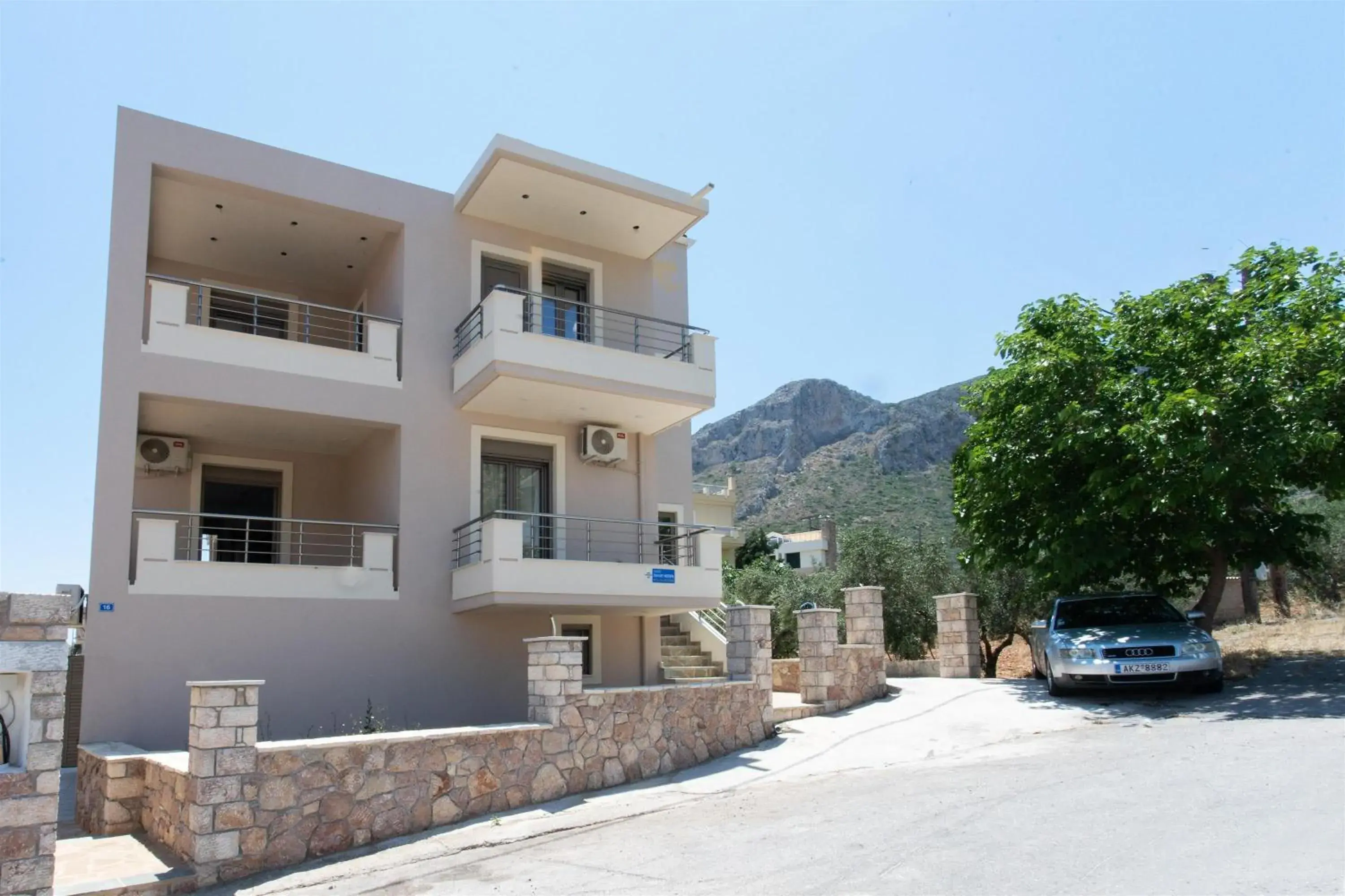 Property building in Tulipa Suites Property building in Tulipa Suites