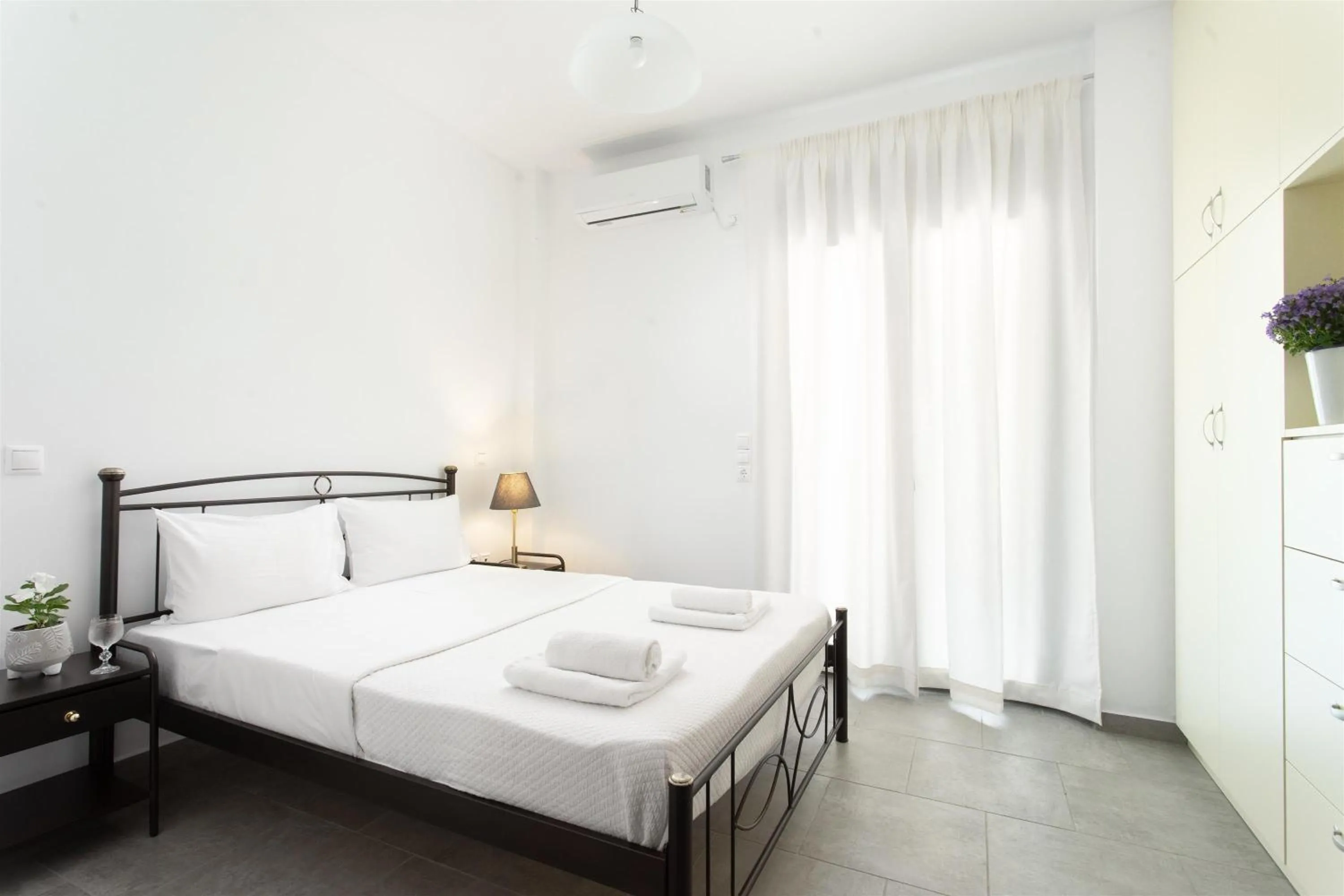 Bedroom, Bed in Tulipa Suites