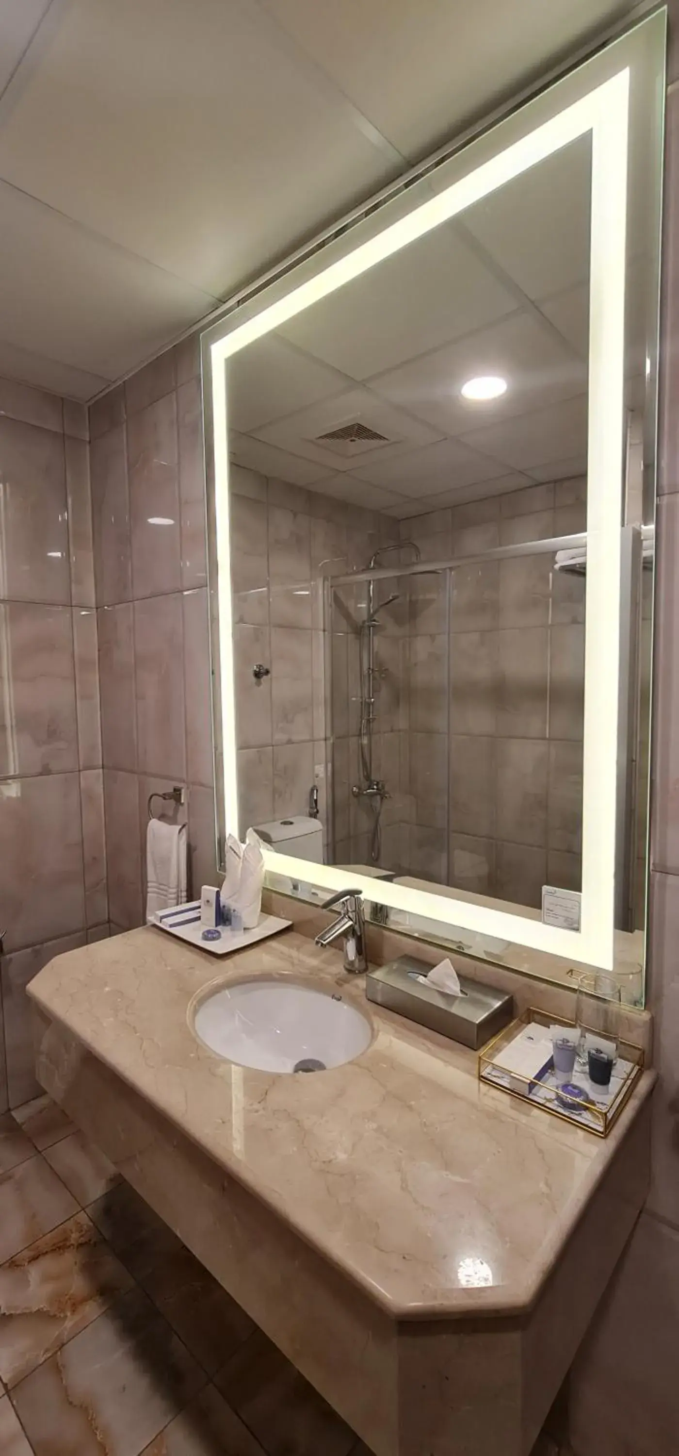 Bathroom in Signature Guest Hotel فندق إمضاء النزيل الفندقية Bathroom in Signature Guest Hotel فندق إمضاء النزيل الفندقية