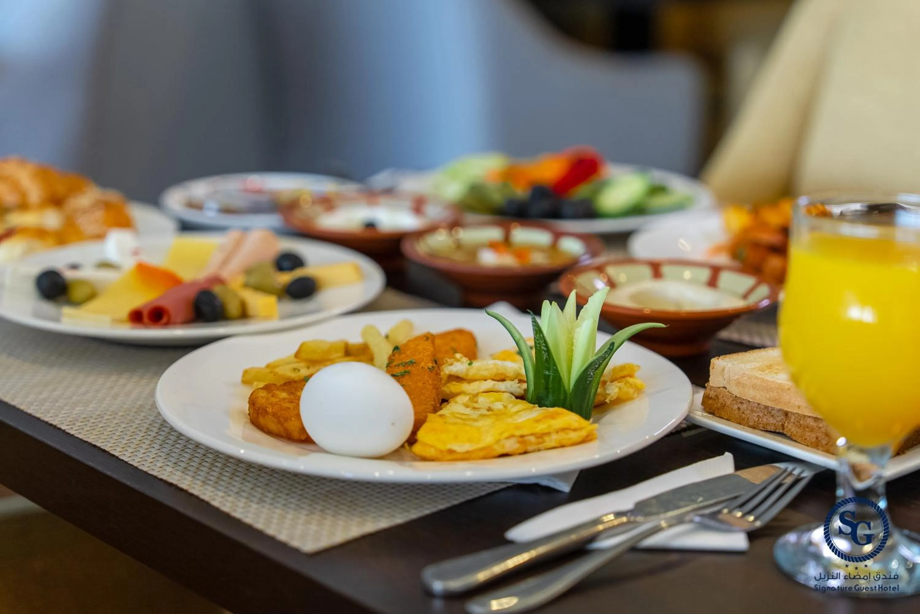 Food and drinks in Signature Guest Hotel فندق إمضاء النزيل الفندقية