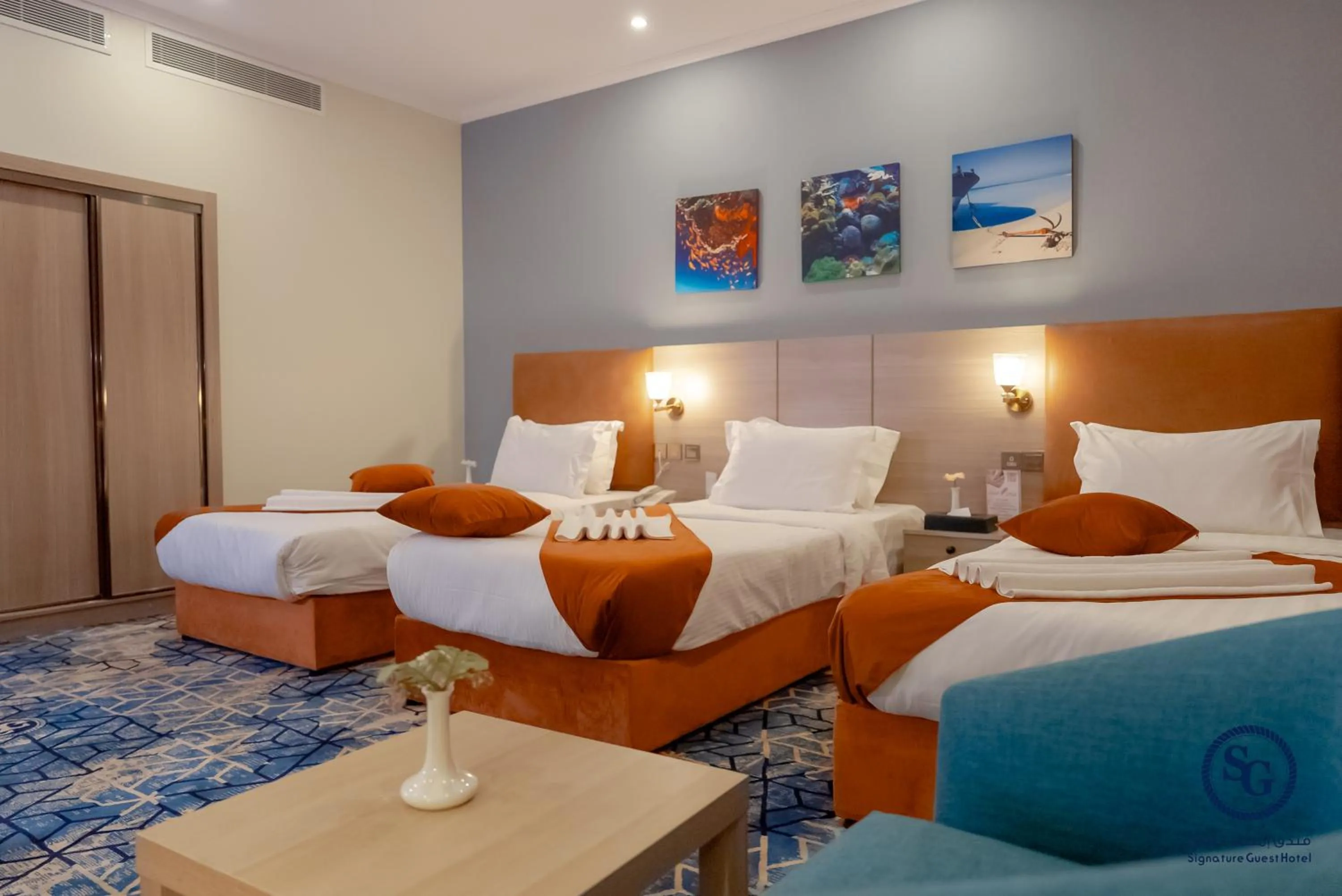 Photo of the whole room, Bed in Signature Guest Hotel فندق إمضاء النزيل الفندقية