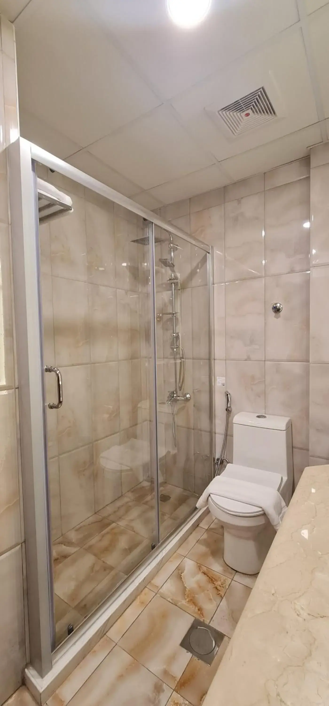 Bathroom in Signature Guest Hotel فندق إمضاء النزيل الفندقية Bathroom in Signature Guest Hotel فندق إمضاء النزيل الفندقية