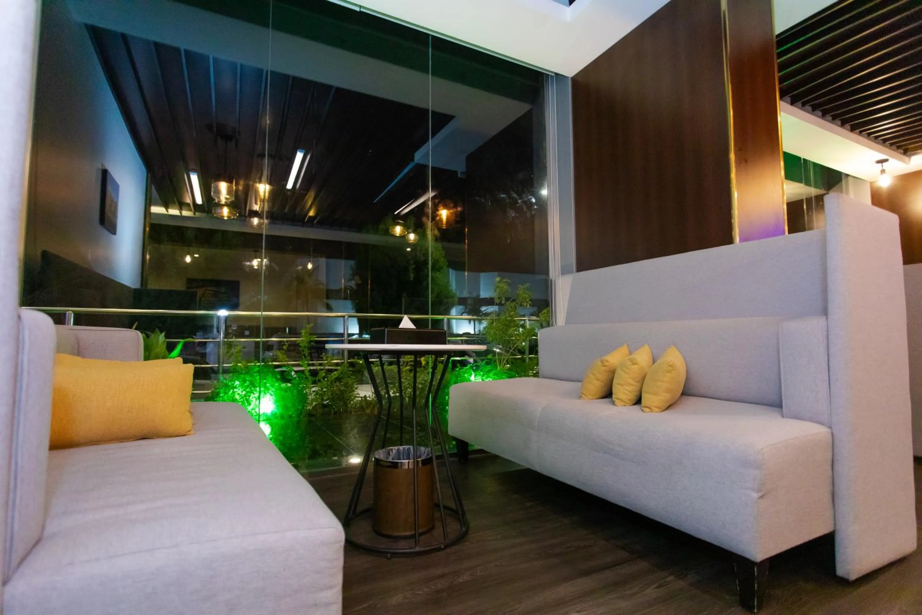 Seating area in Signature Guest Hotel فندق إمضاء النزيل الفندقية