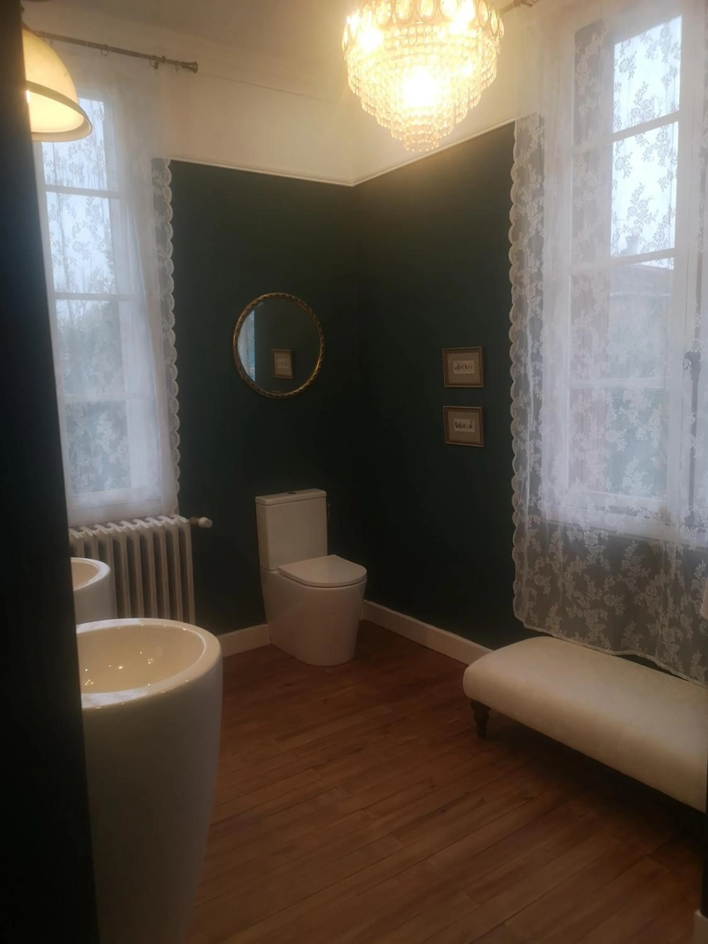 Toilet in R & R BERGERAC