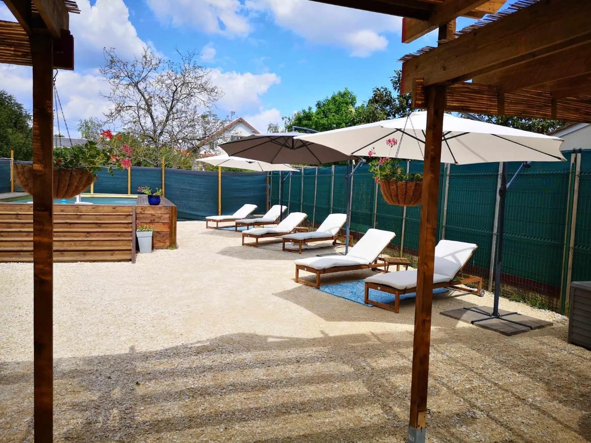 Pool view in R & R BERGERAC