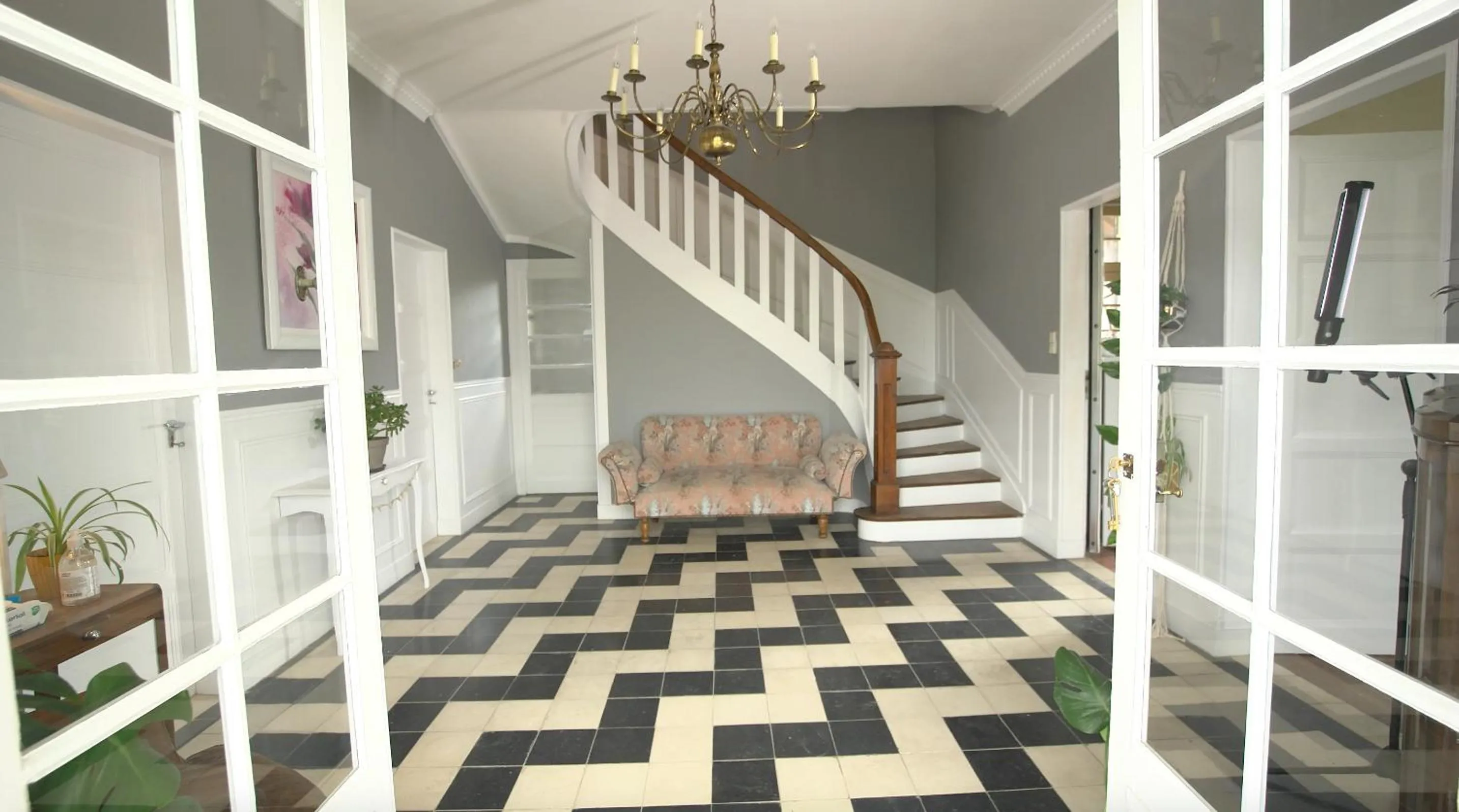 Facade/entrance in R & R BERGERAC