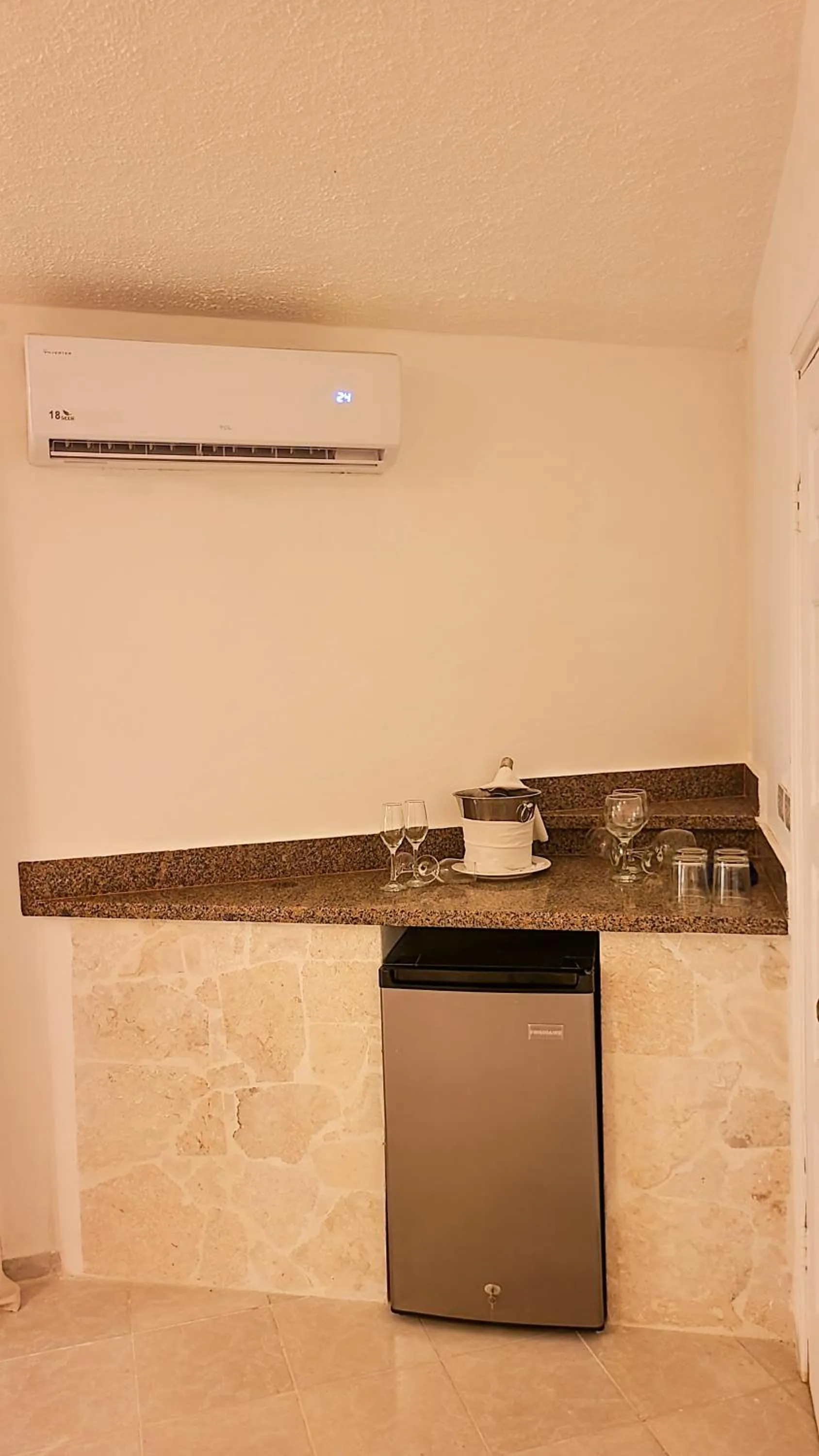 Coffee/tea facilities in Tritón Hotel Boutique & Restaurant