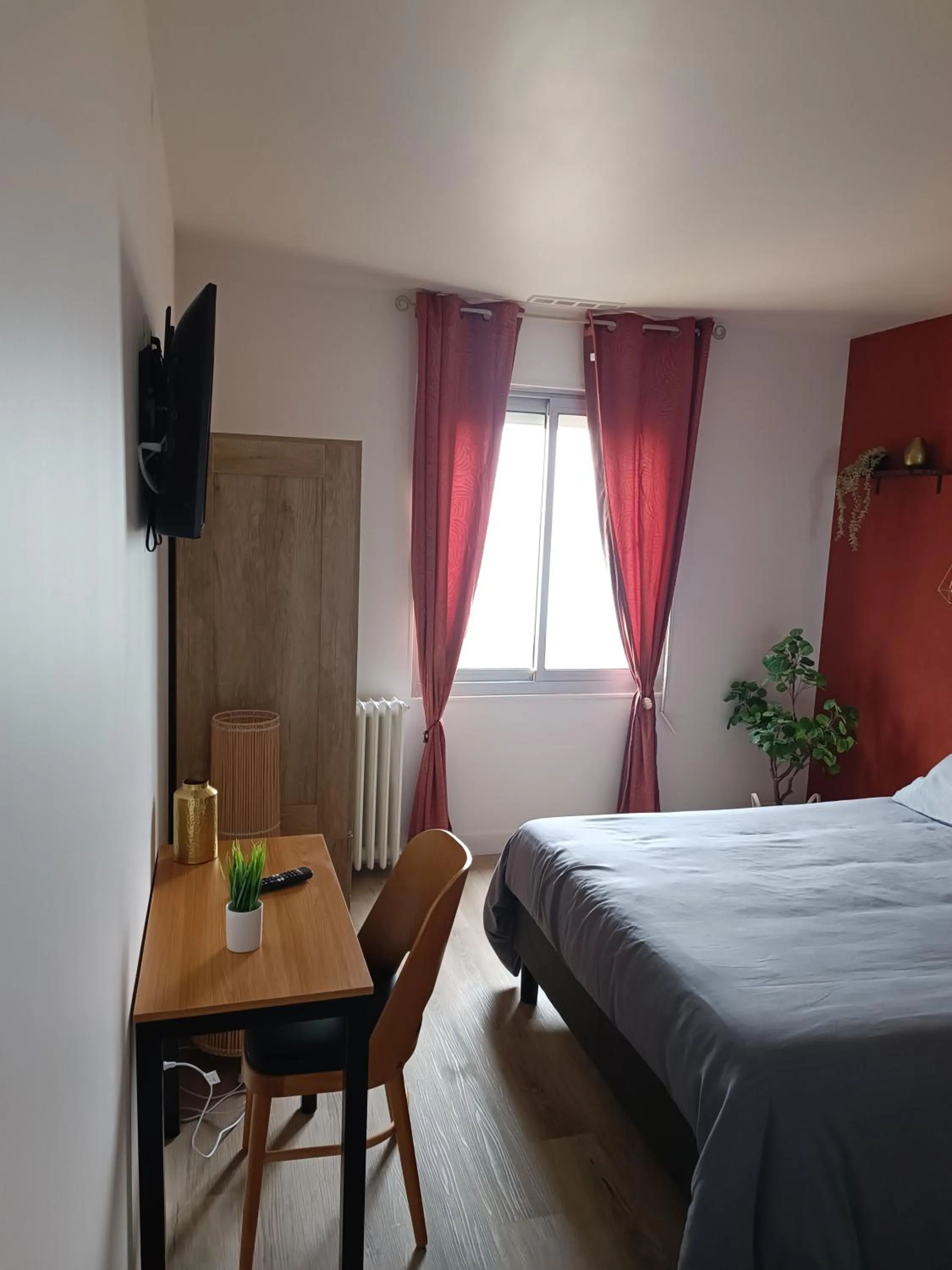 TV and multimedia, Bed in New Hôtel de la Mer