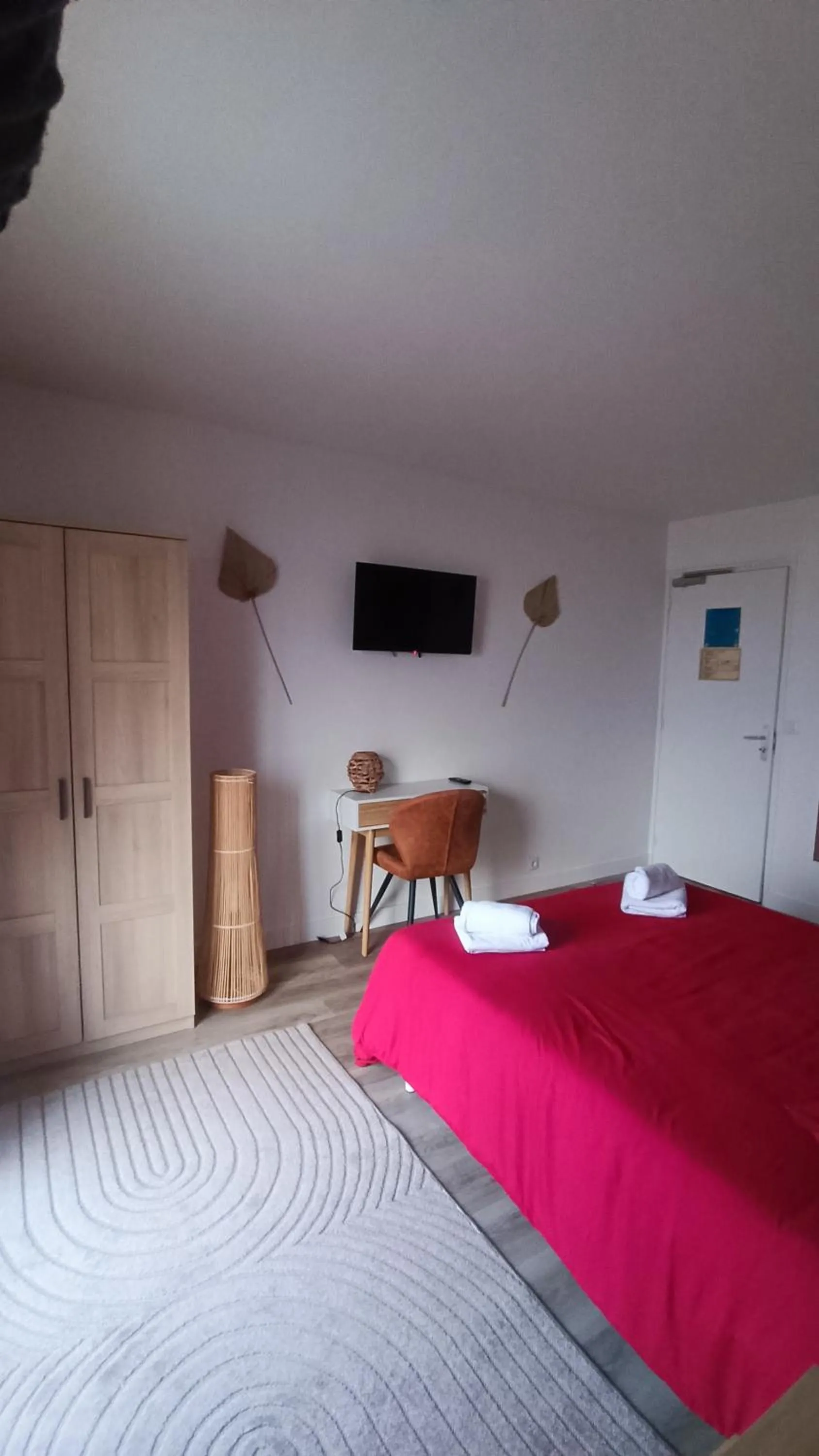 wardrobe, Bed in New Hôtel de la Mer