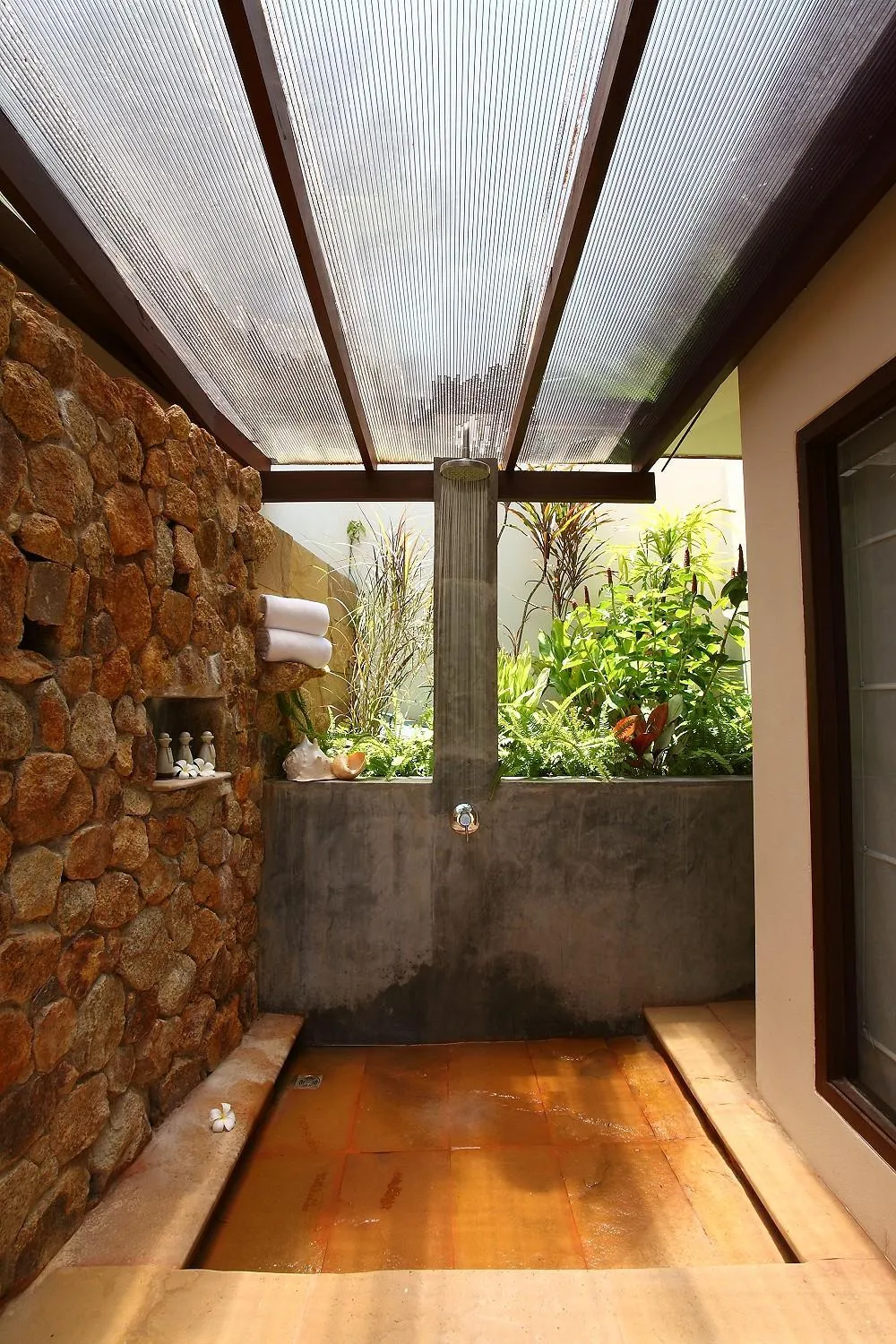 Open Air Bath in Villa Alpha - Seaview Private Villa
