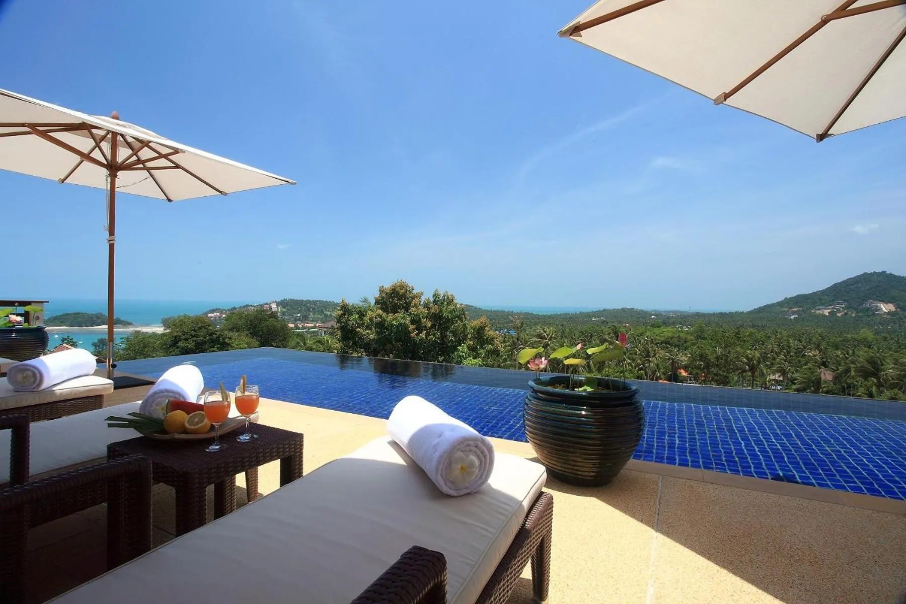 Pool view in Villa Alpha - Seaview Private Villa