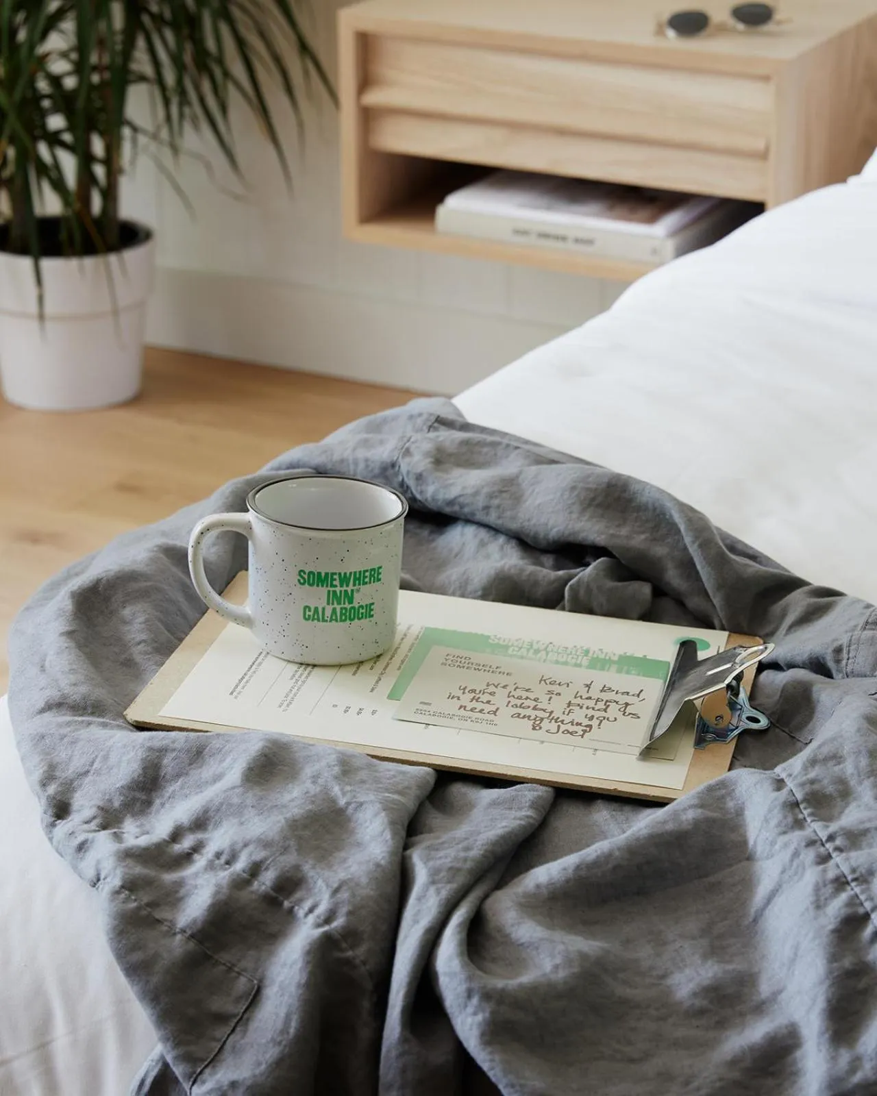 Coffee/tea facilities, Bed in Somewhere Inn Calabogie
