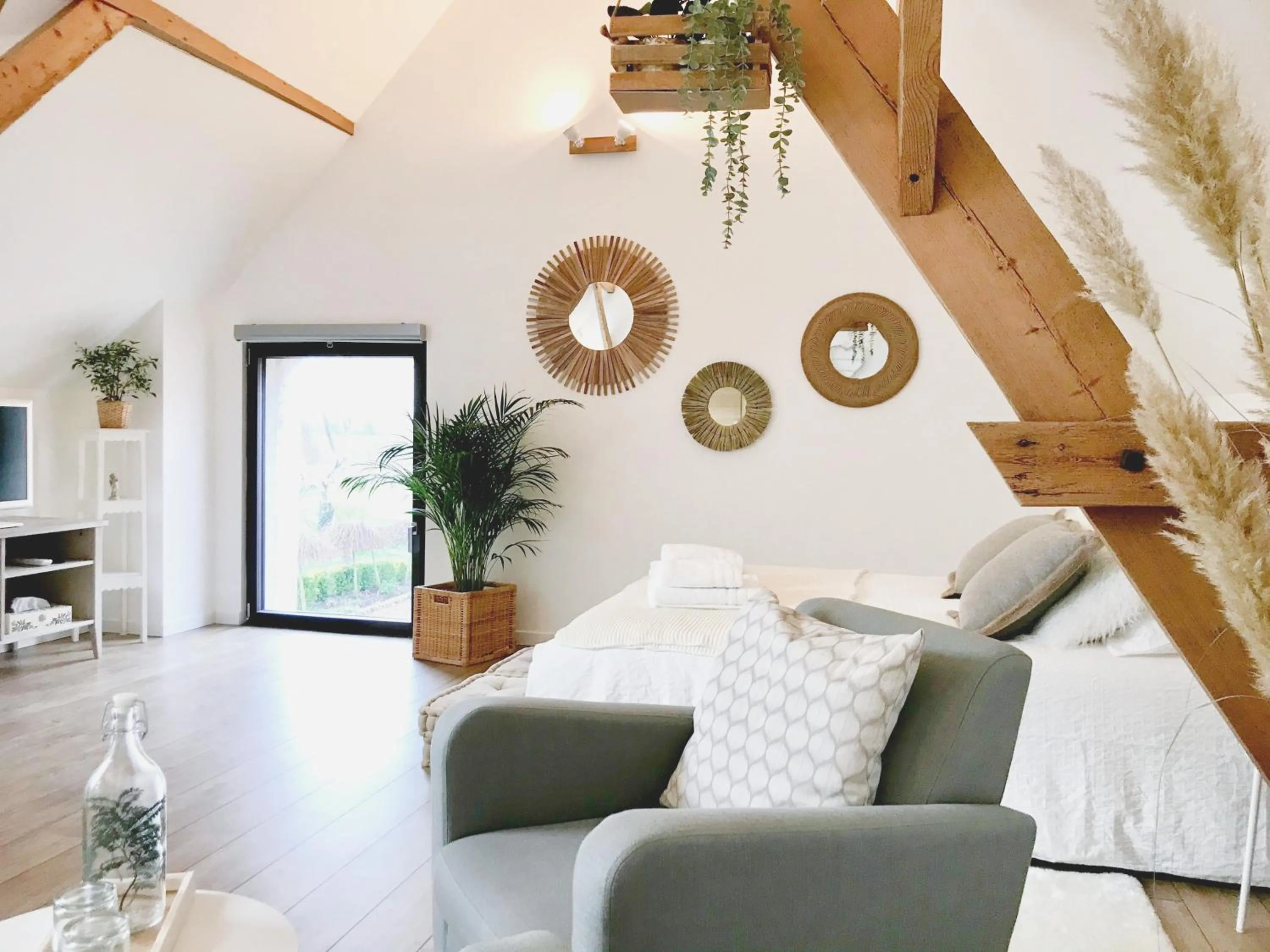 Bedroom in Aux 2 girouettes