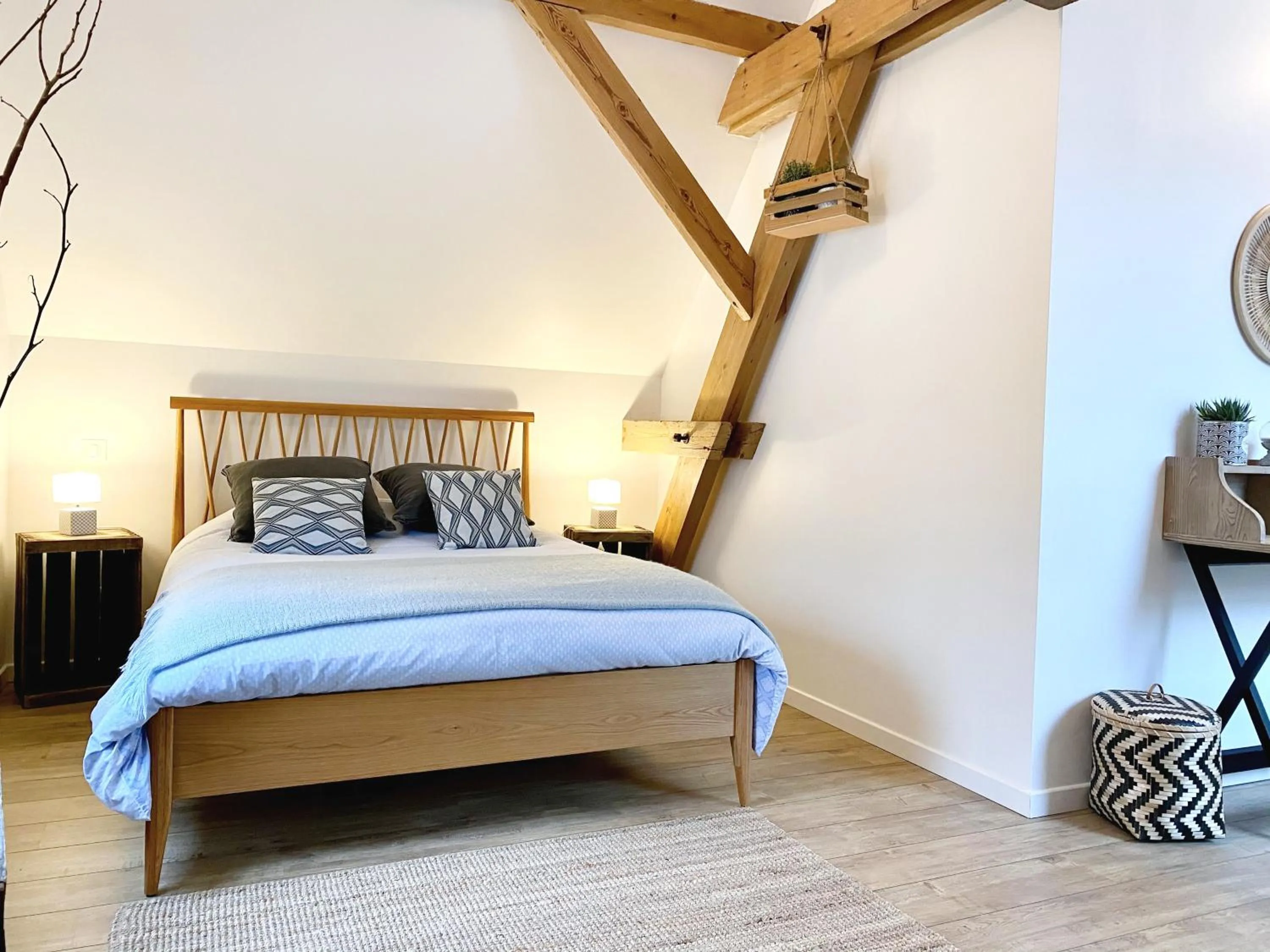 Bedroom, Bed in Aux 2 girouettes