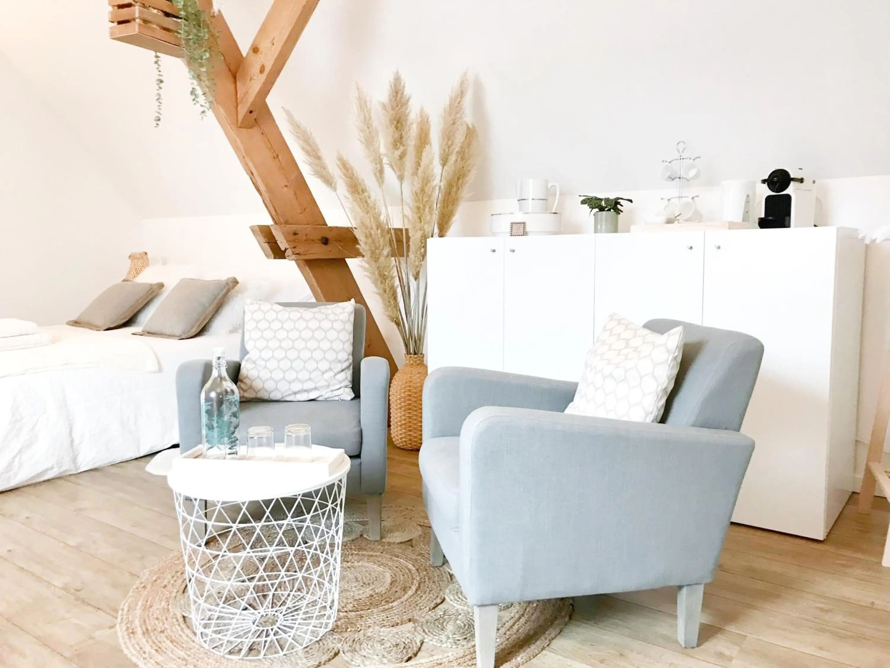 Bedroom, Bed in Aux 2 girouettes