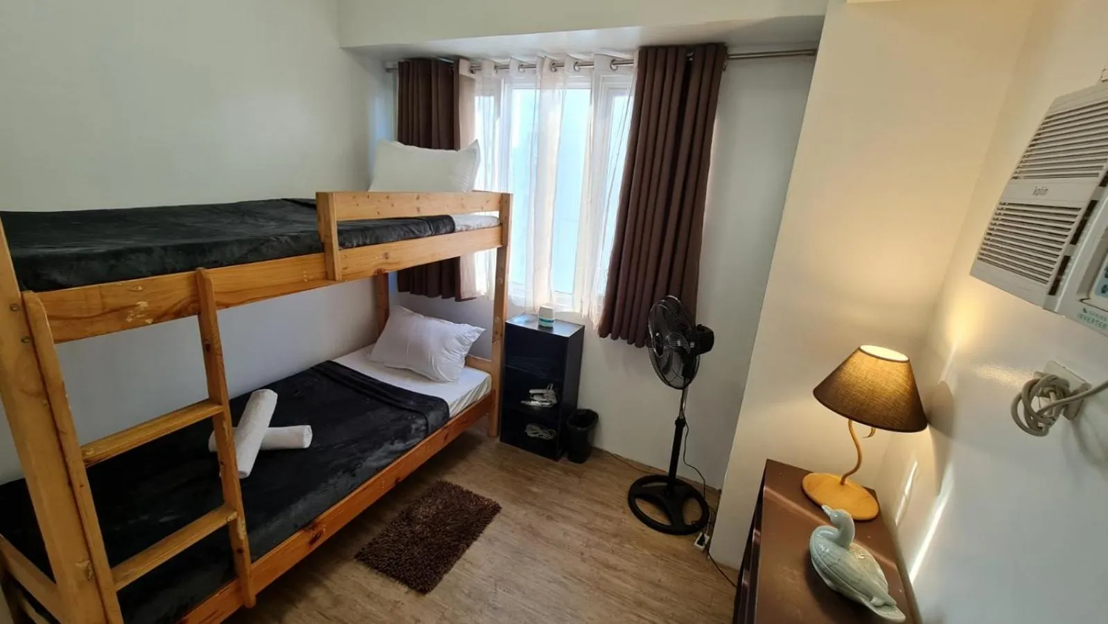 Bed in Sea Residences - Condo R Us