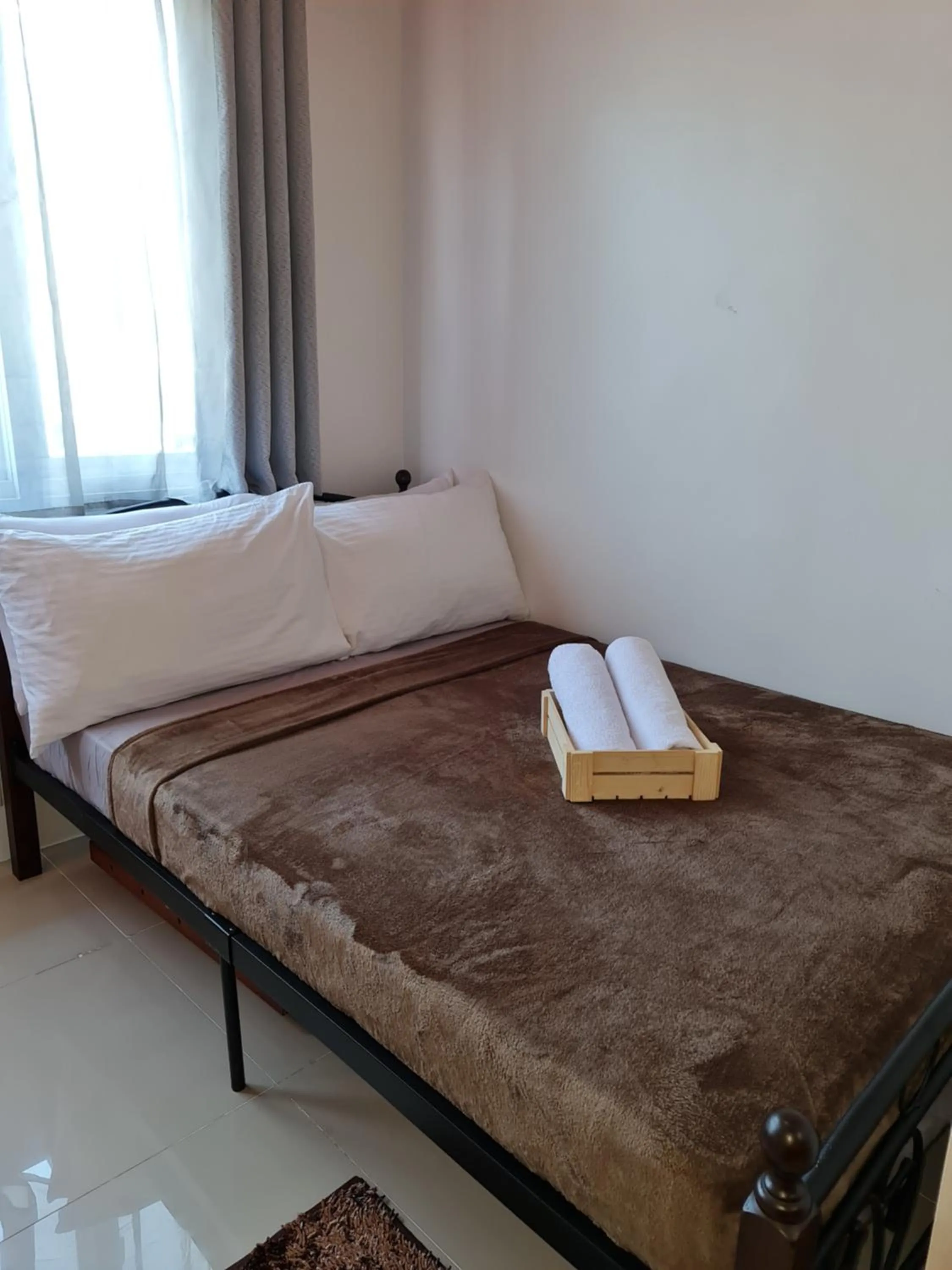Bed in Sea Residences - Condo R Us