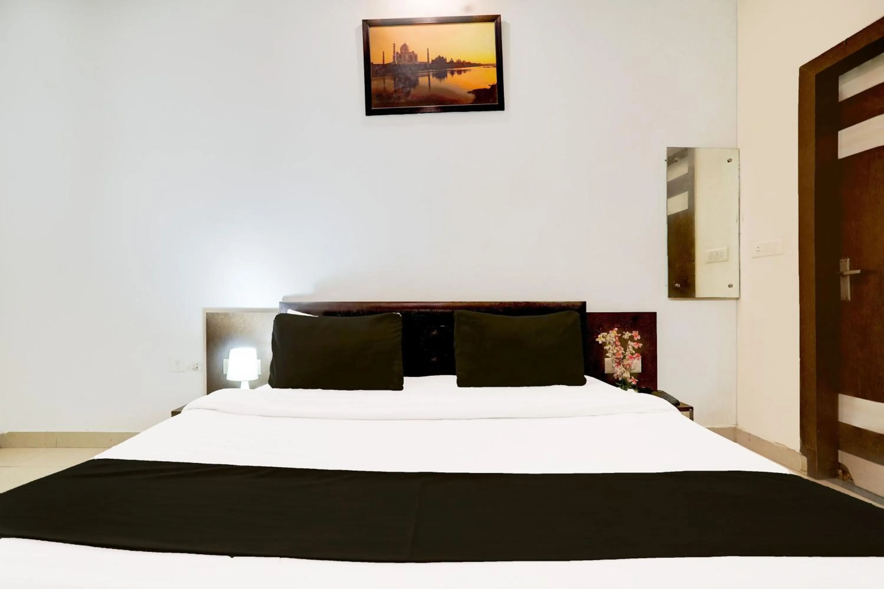 Bedroom, Bed in Super Hotel O Taj Nagri Near Taj Mahal East Gate Formerly Riviera