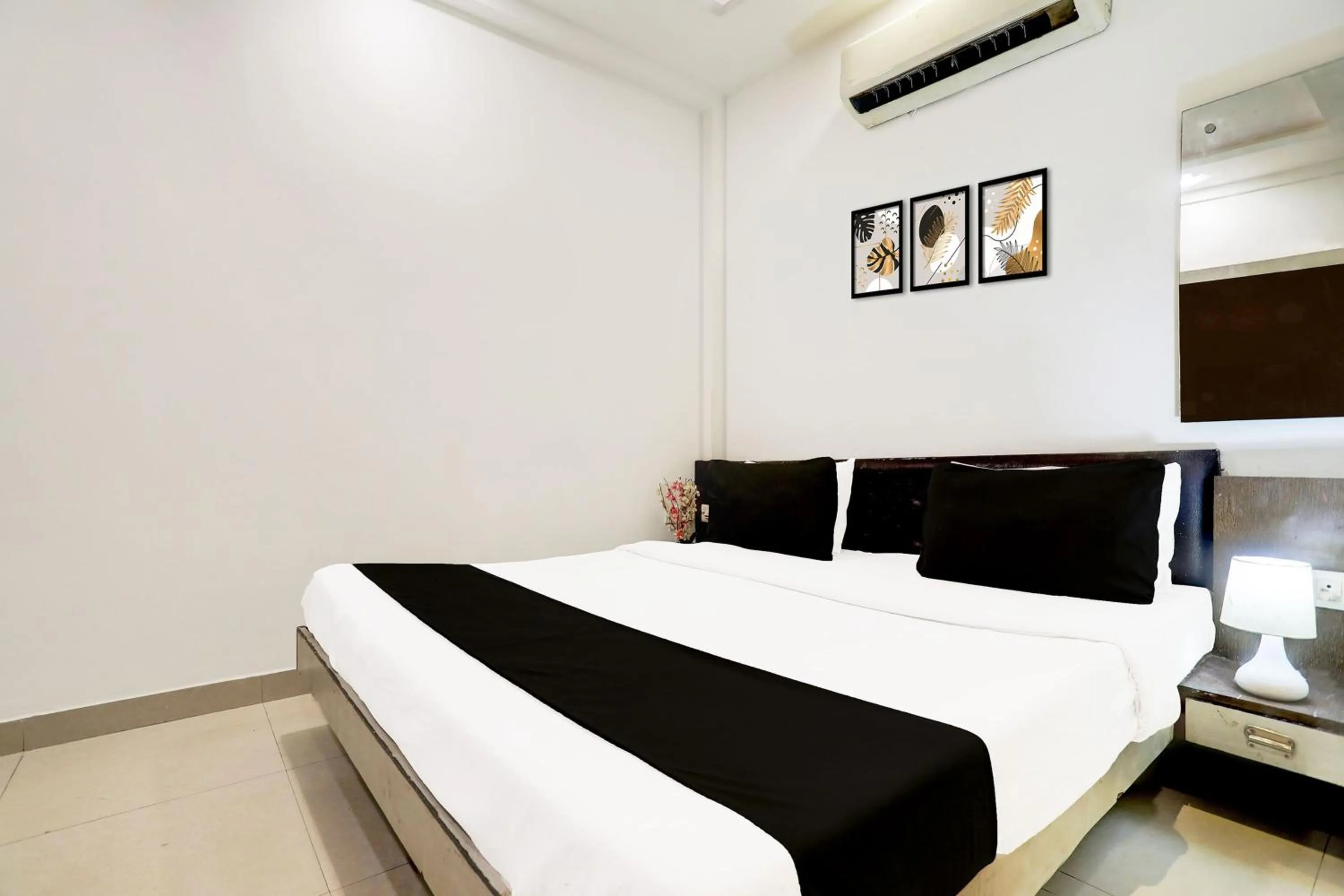 Bedroom, Bed in Super Hotel O Taj Nagri Near Taj Mahal East Gate Formerly Riviera