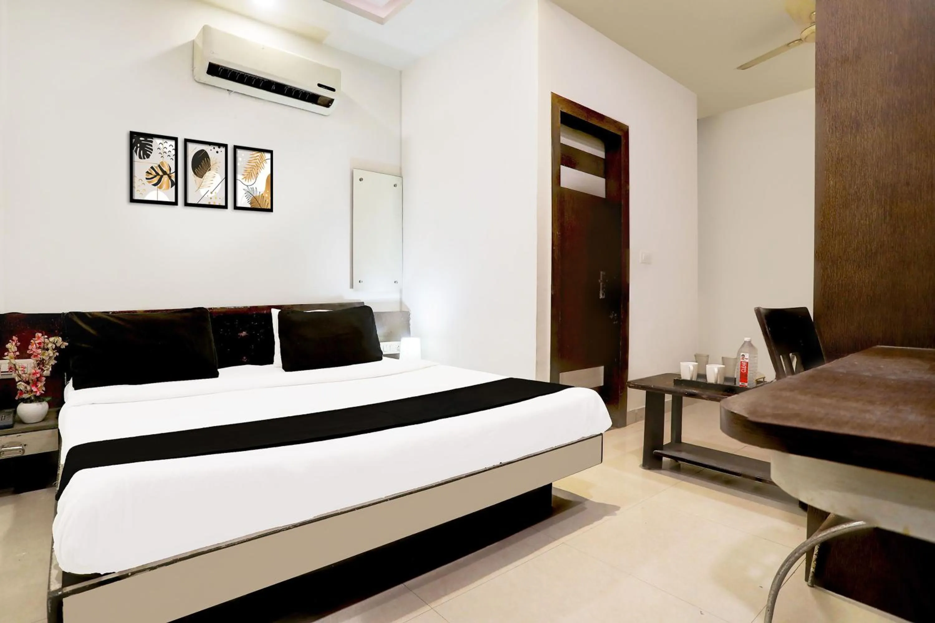 Bedroom, Bed in Super Hotel O Taj Nagri Near Taj Mahal East Gate Formerly Riviera