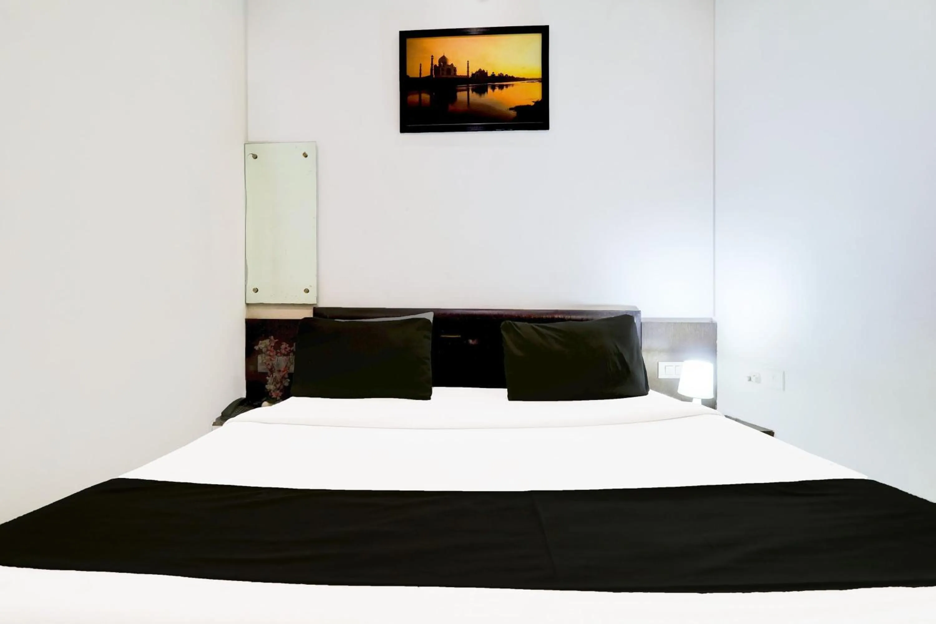 Bedroom, Bed in Super Hotel O Taj Nagri Near Taj Mahal East Gate Formerly Riviera