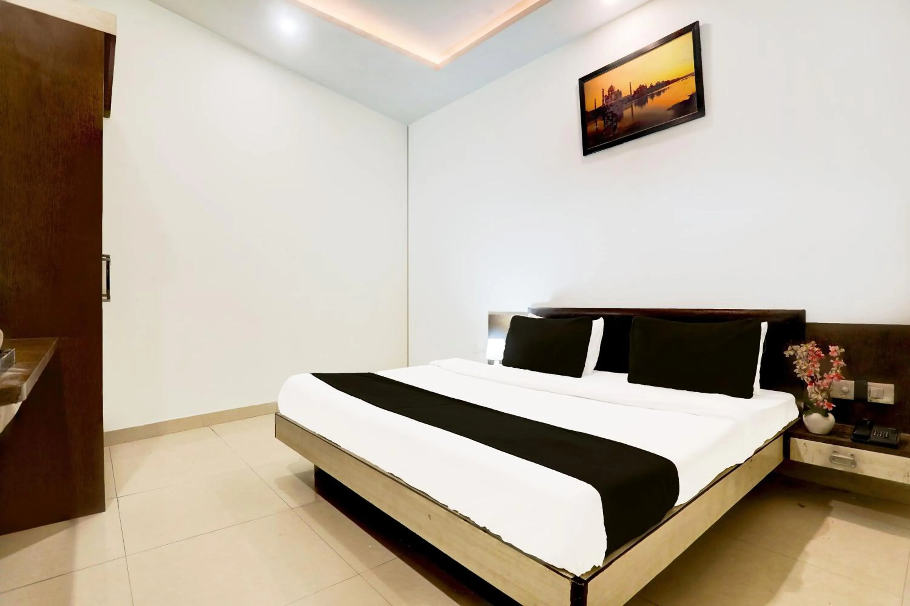 Bedroom, Bed in Super Hotel O Taj Nagri Near Taj Mahal East Gate Formerly Riviera