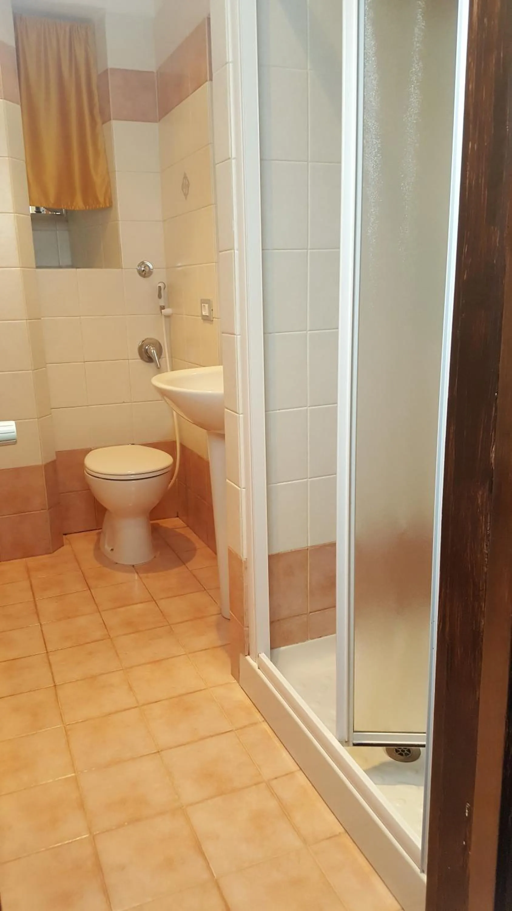 Shower in Marcelina vaticans rooms