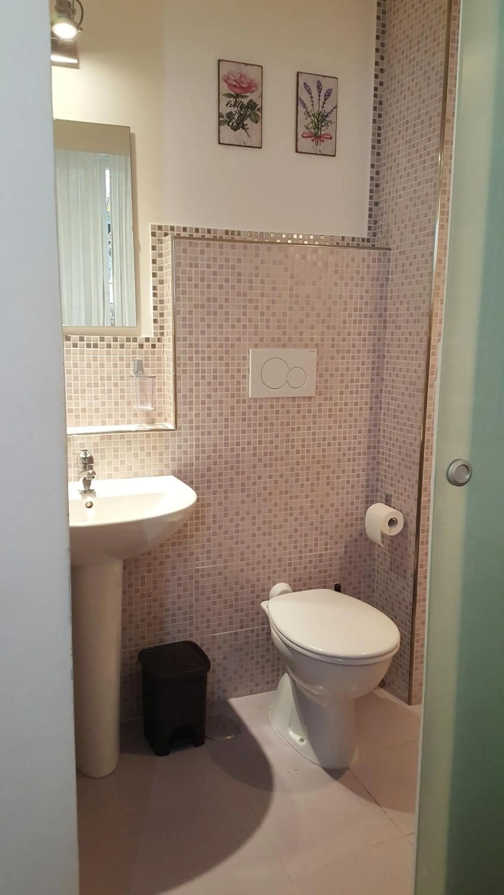 Shower in Marcelina vaticans rooms