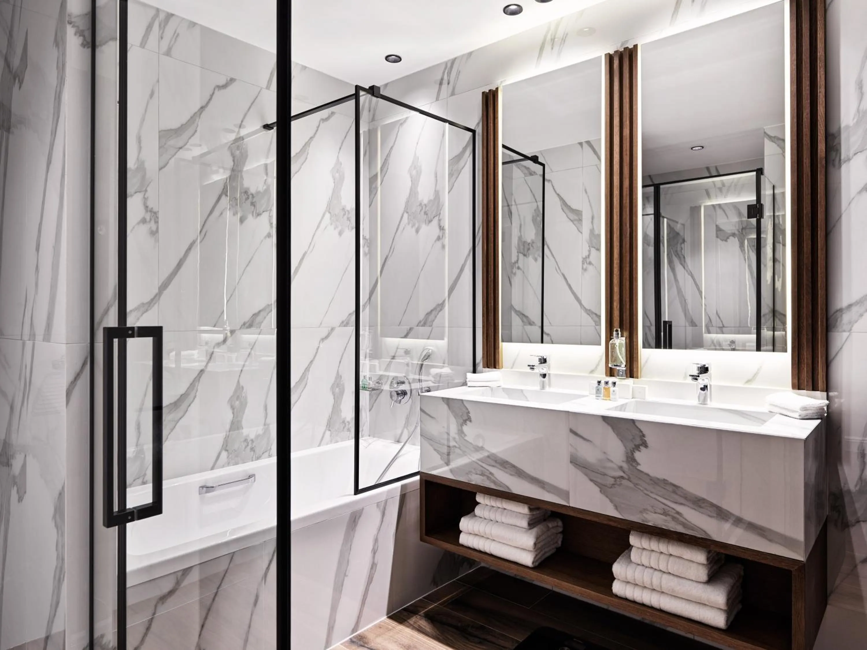 Bathroom in Vanoro Hotel