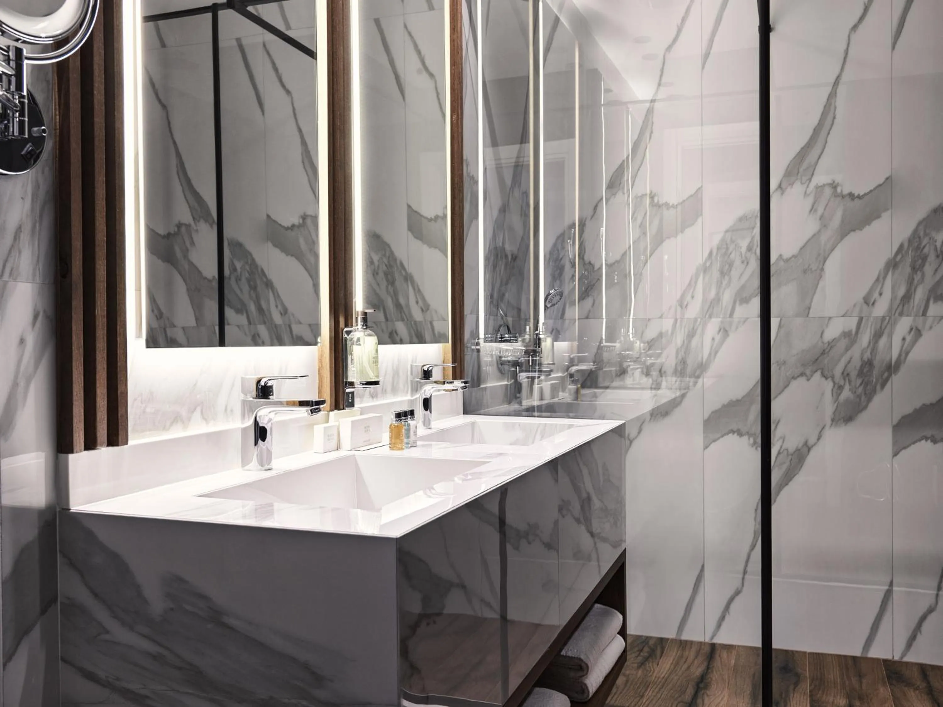 Bathroom in Vanoro Hotel