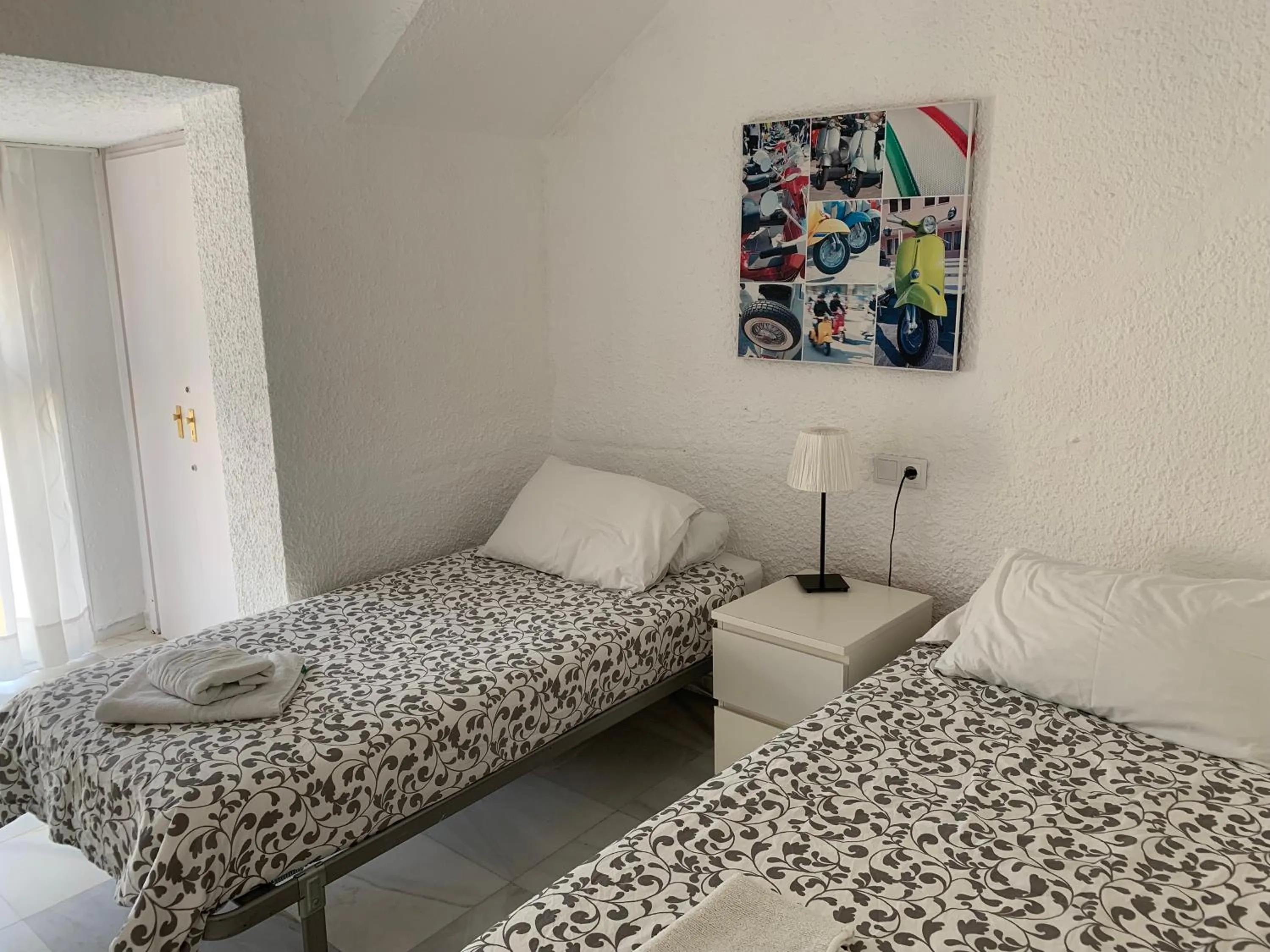 Photo of the whole room, Bed in Skol Apartments Marbella