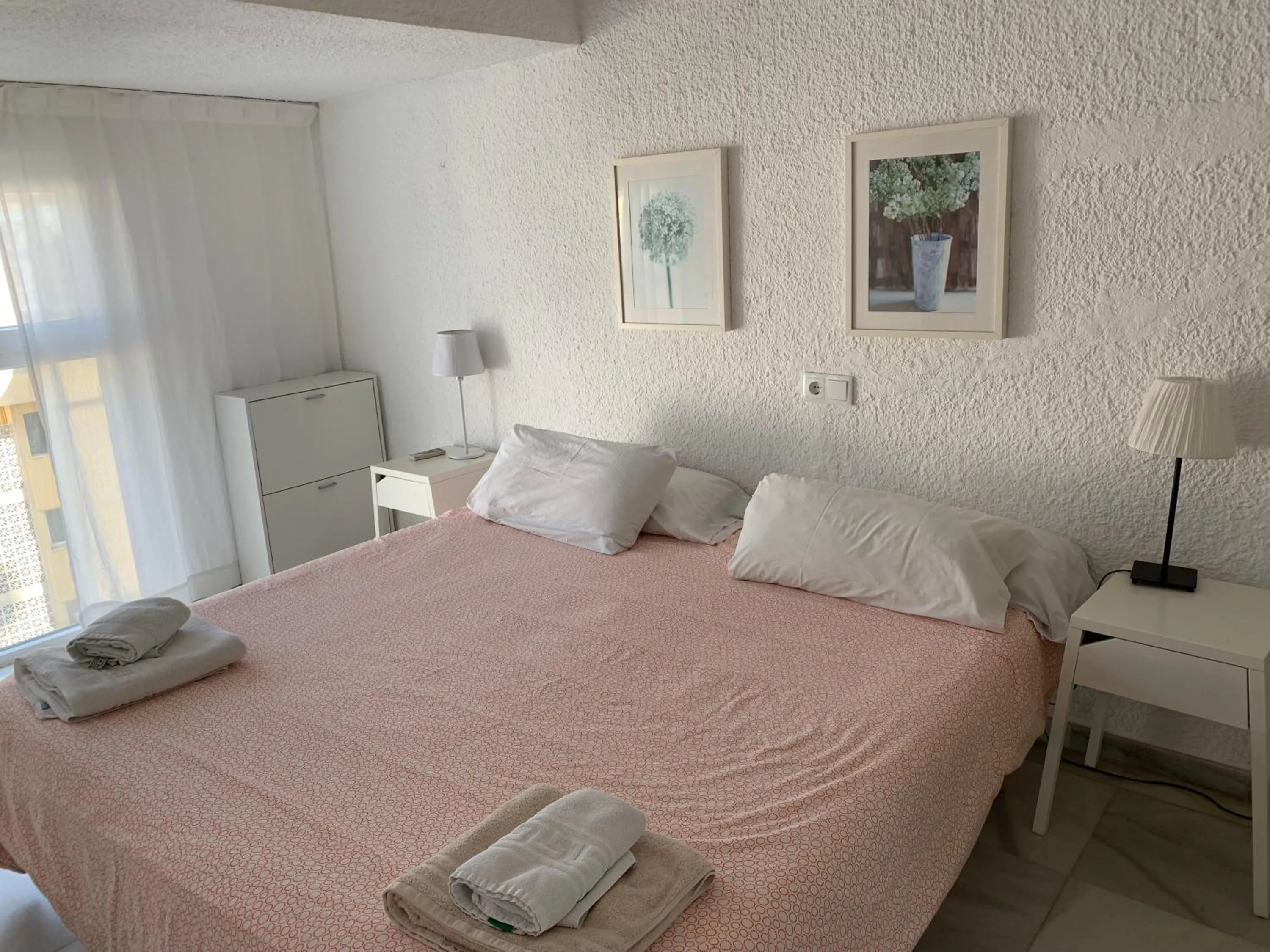 Photo of the whole room, Bed in Skol Apartments Marbella