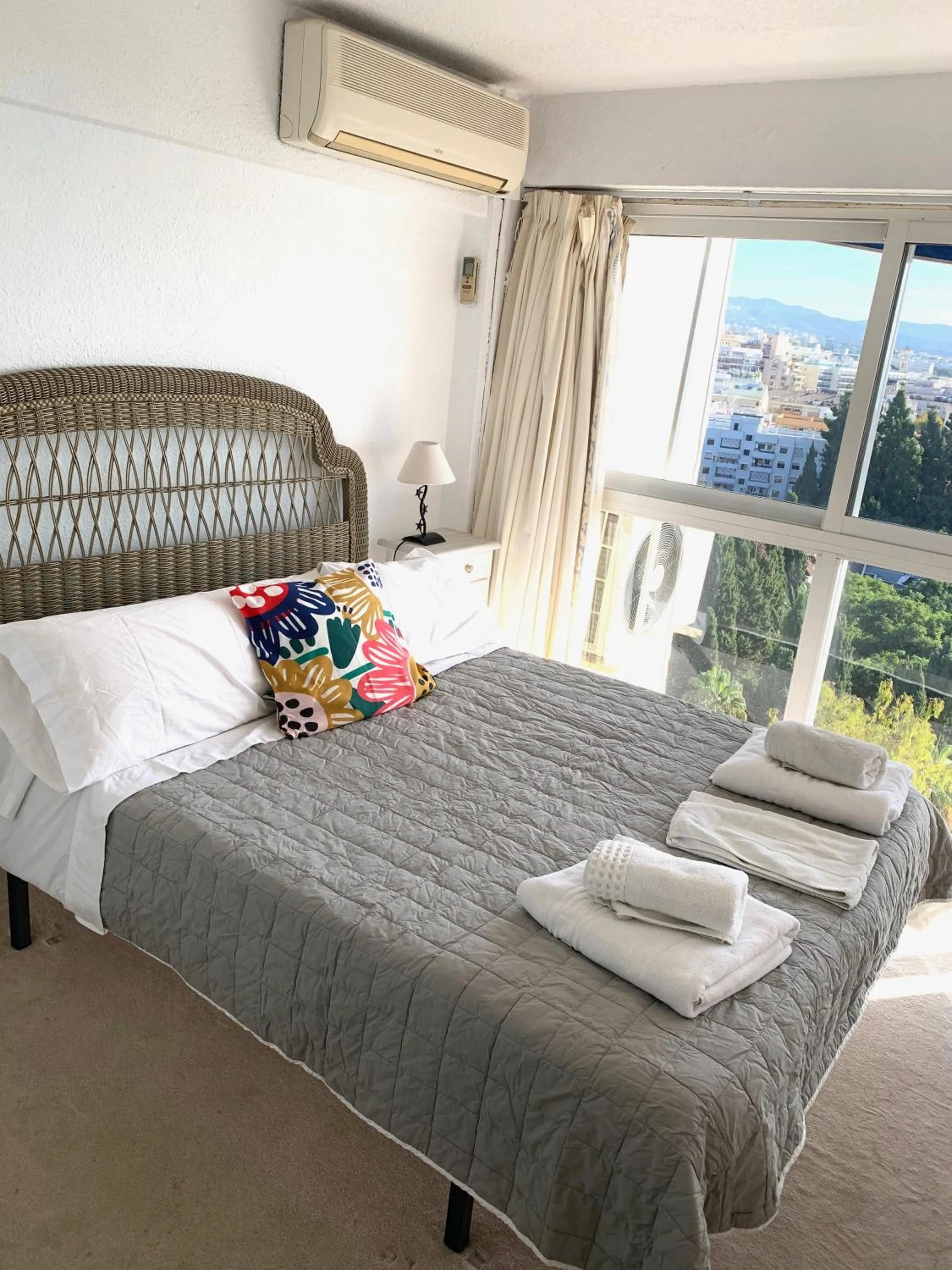 Bedroom, Bed in Skol Apartments Marbella
